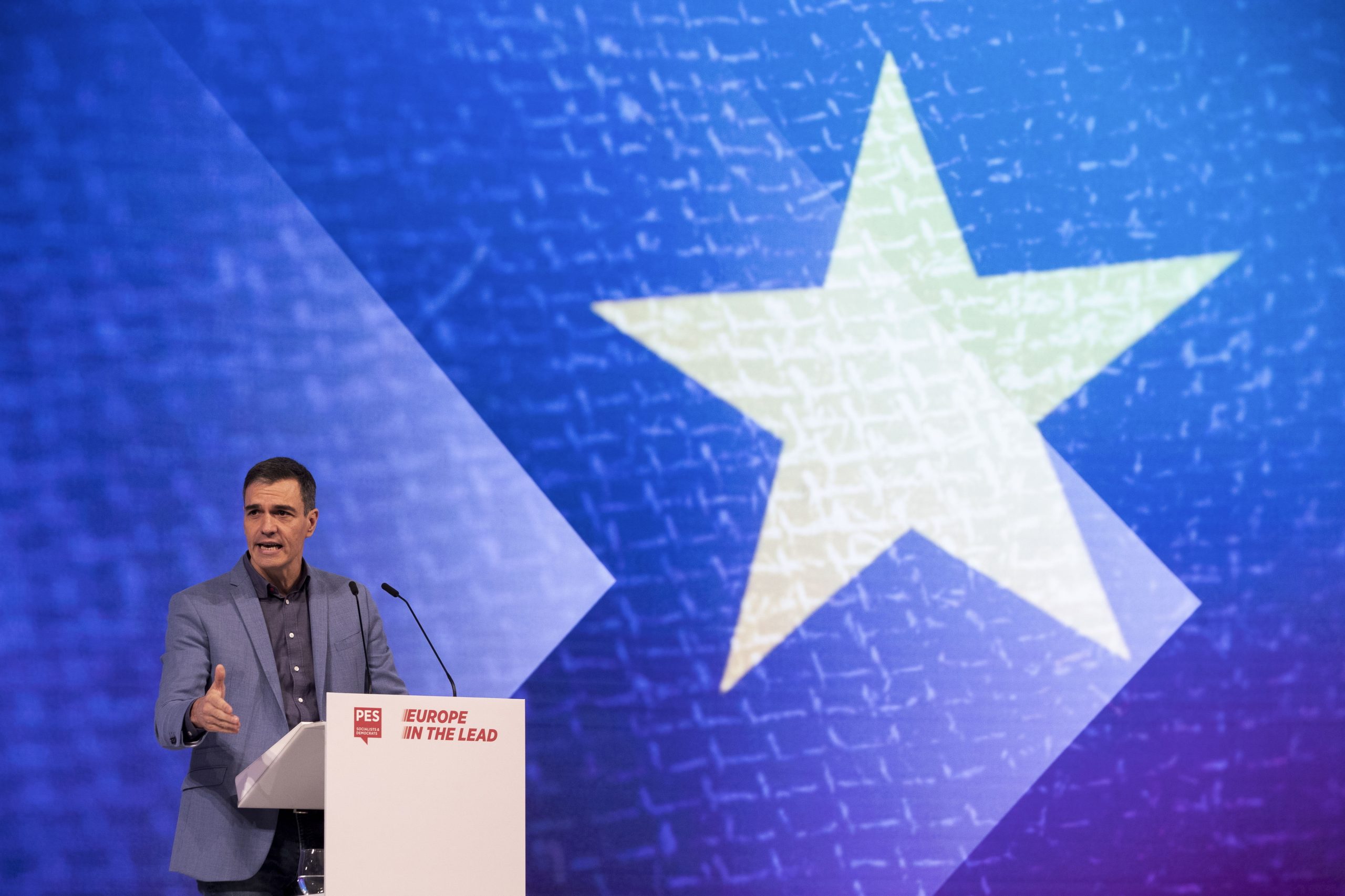 Parlamento espanhol inicia debate de dois dias para reeleição de Sánchez
