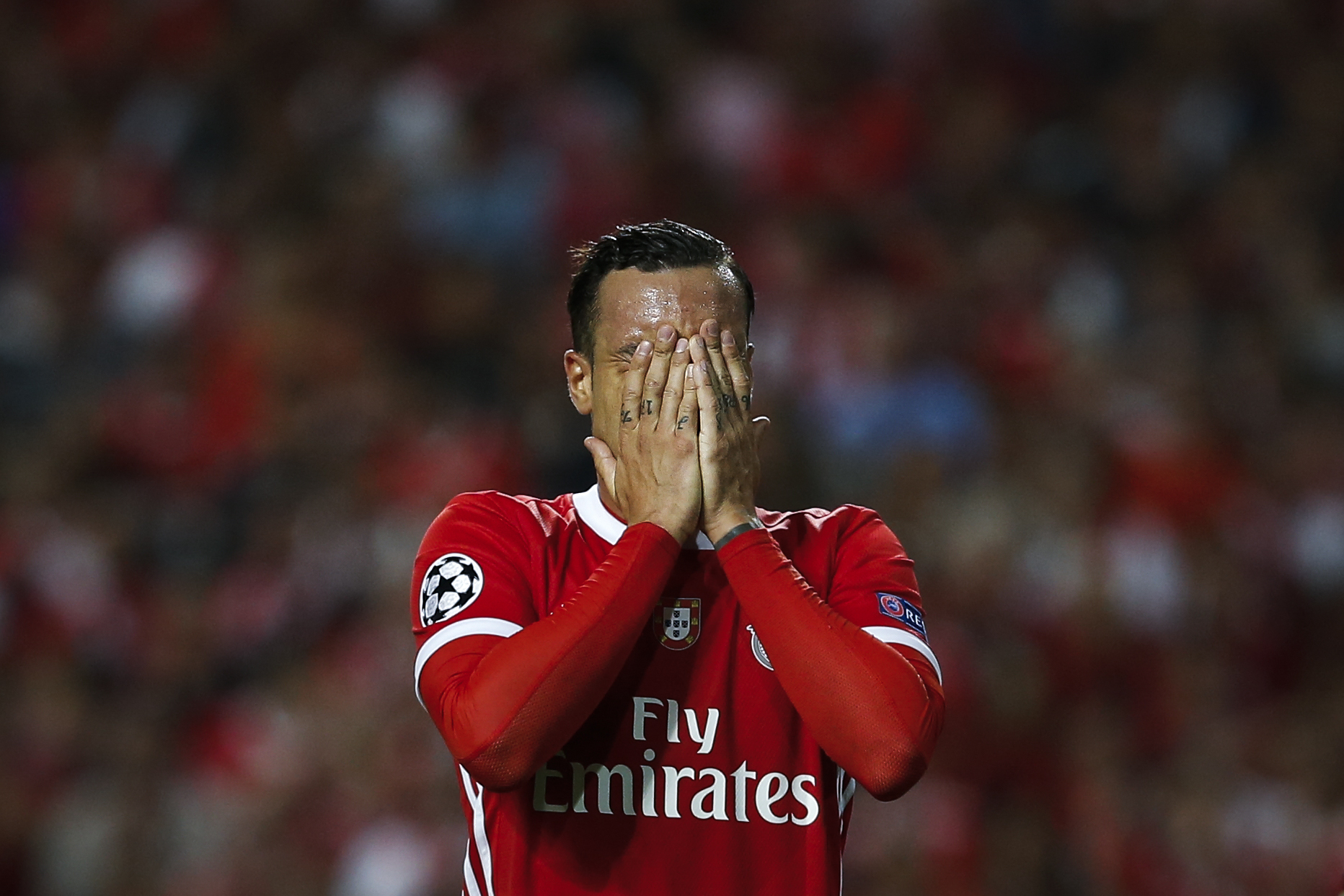 Liga dos Campeões: Raúl de Tomás fora das opções para a despedida do Benfica da competição