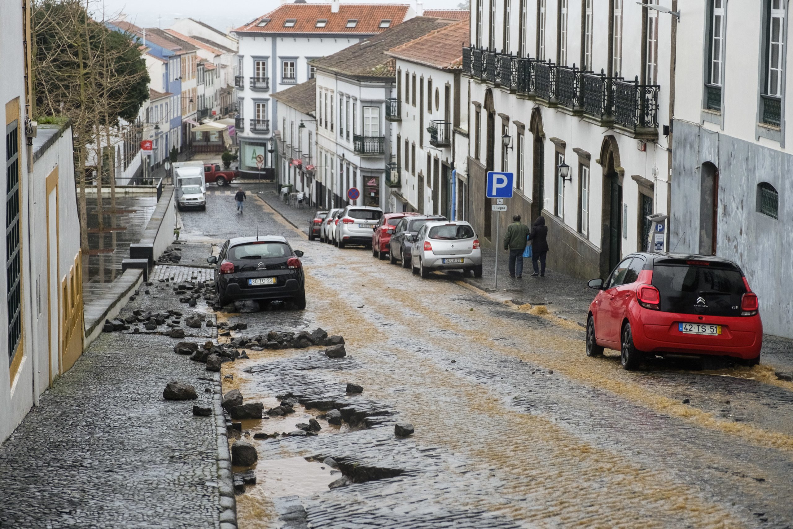 Mau tempo: Governo dos Açores faz avaliação dos prejuízos em habitações