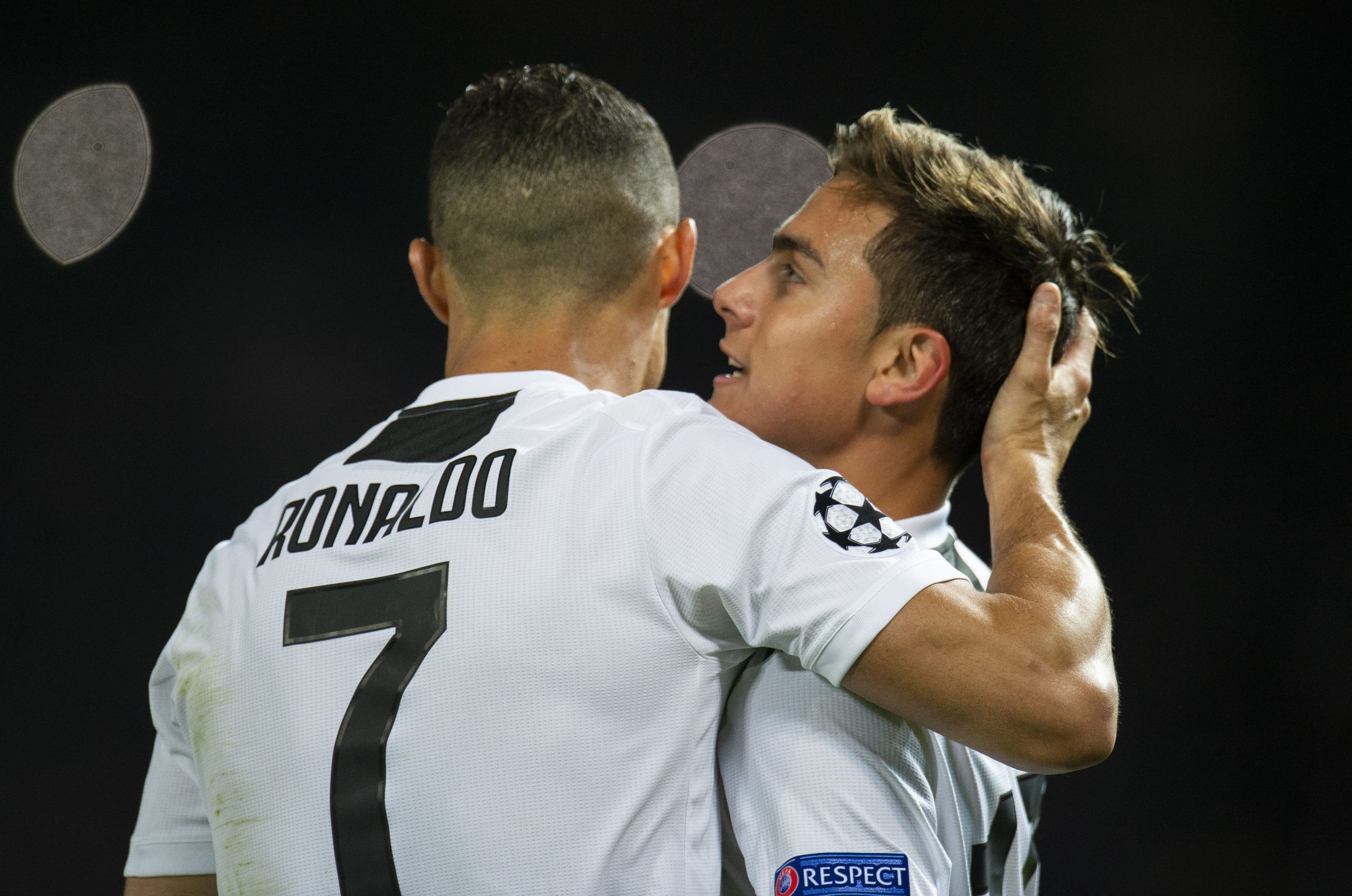 Paulo Dybala diz que foi um “prazer aprender, crescer e jogar ao lado” de Ronaldo