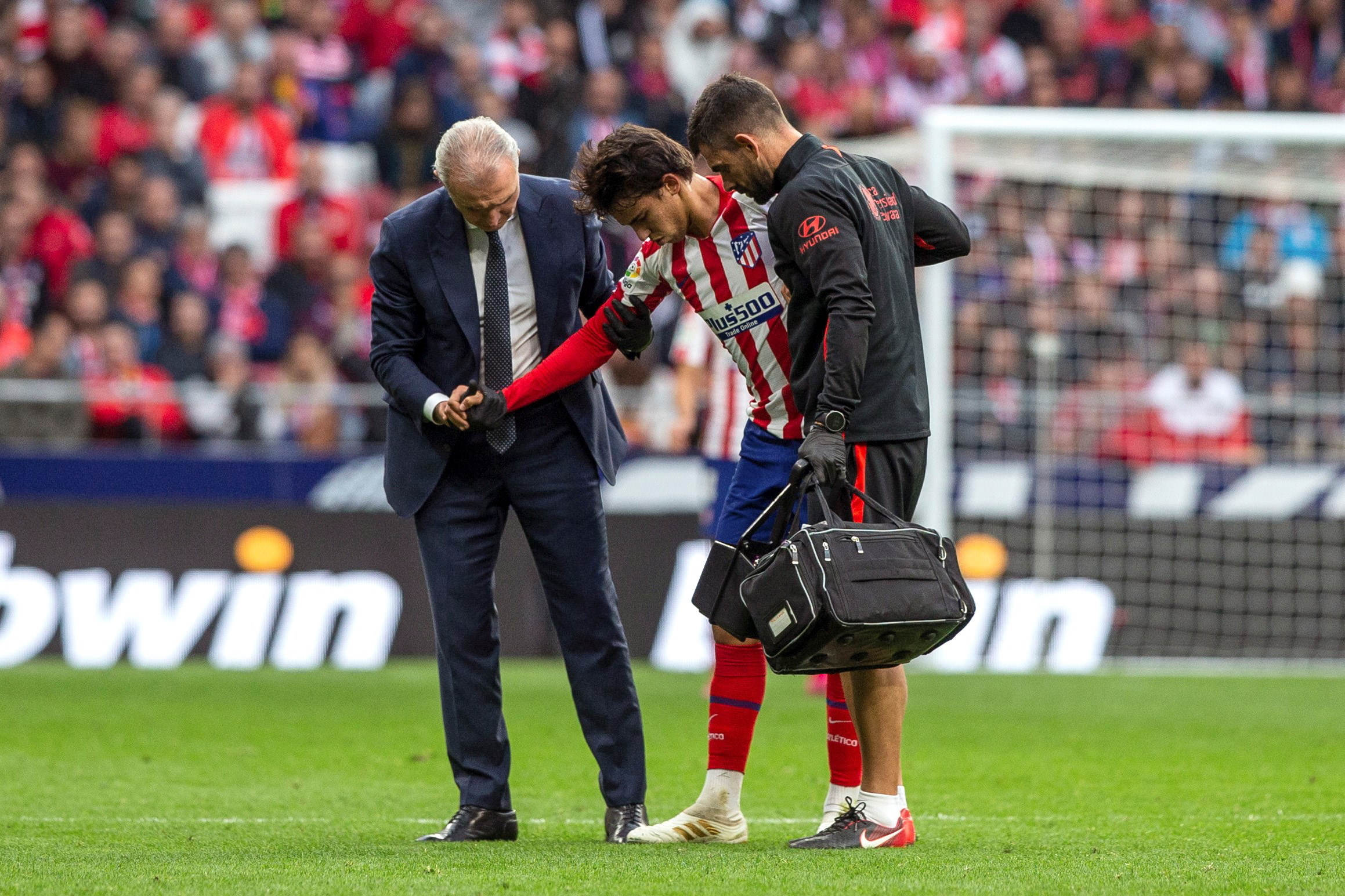 João Félix já treina com bola, mas ainda à margem do plantel do Atlético