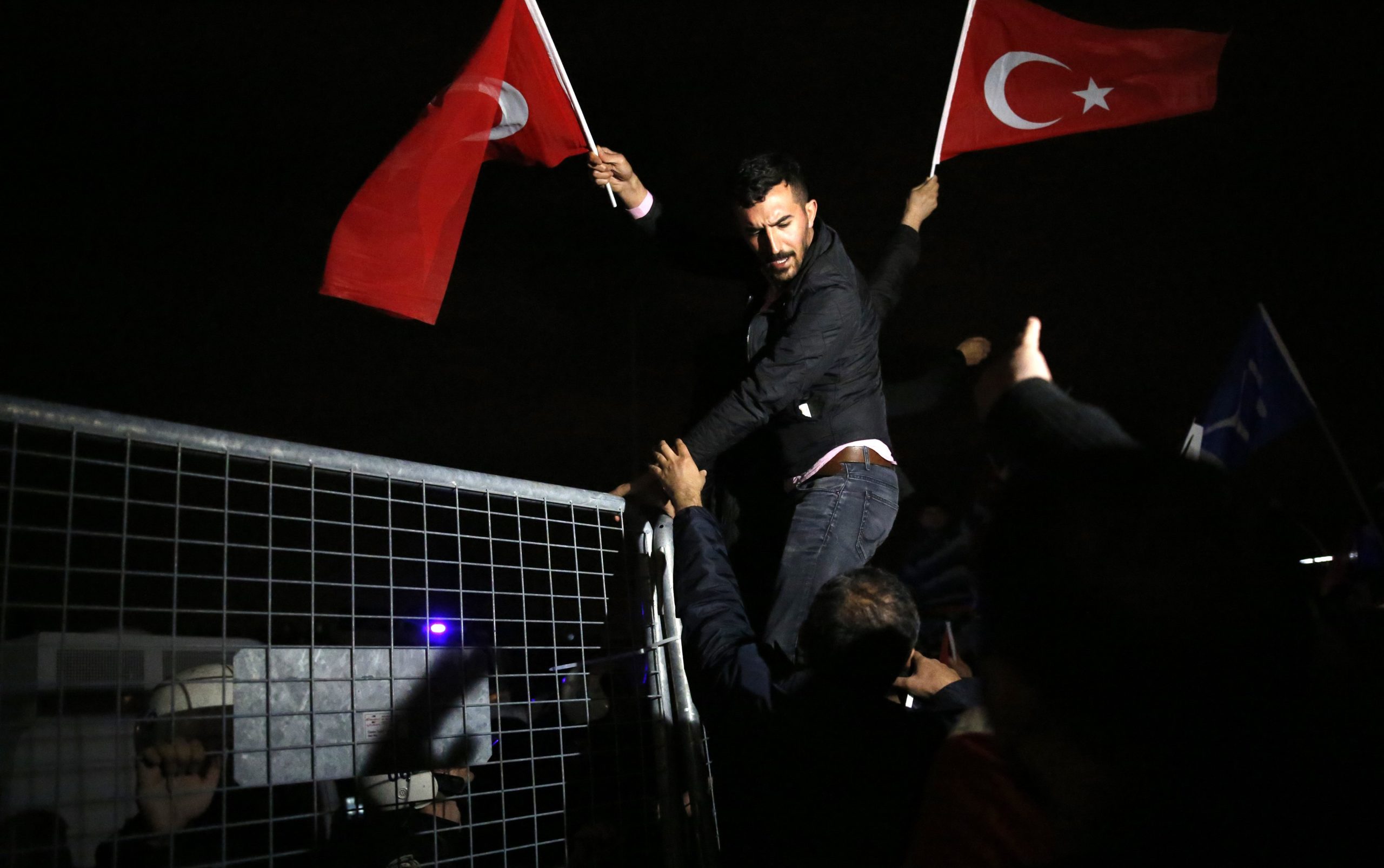 Turquia anuncia suspensão das relações ao mais alto nível com a Holanda