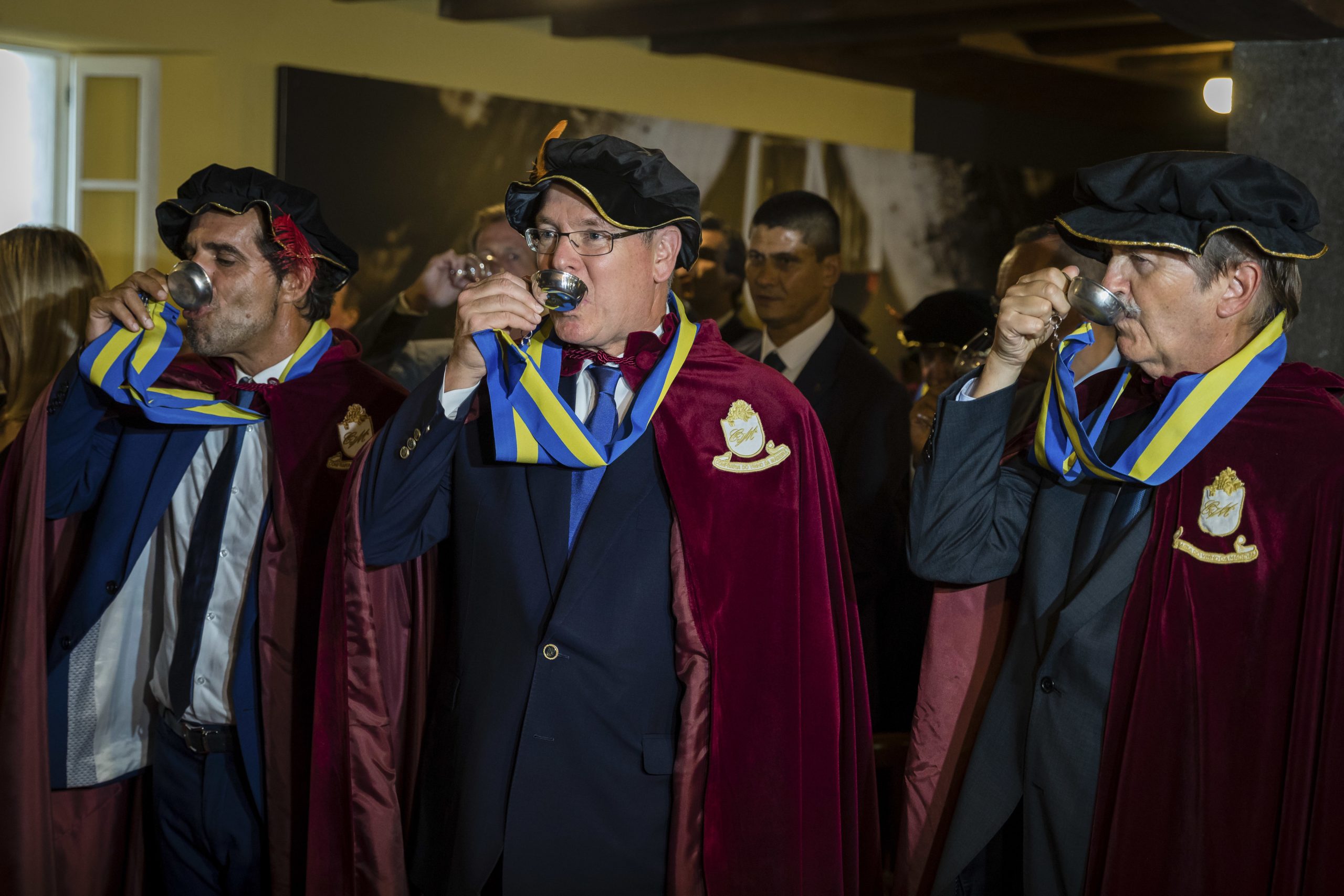 Príncipe Alberto II do Mónaco entronizado confrade sugere mostrar o vinho Madeira ao mundo