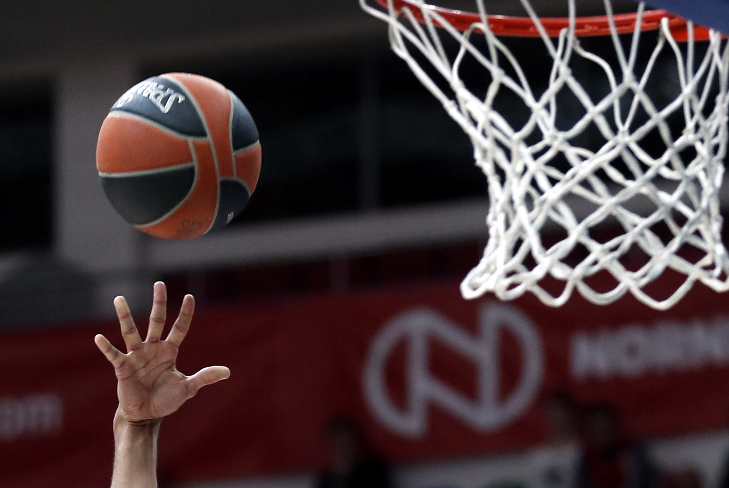 LaMelo Ball tornou-se no mais jovem a conseguir um ‘triplo-duplo’ na NBA