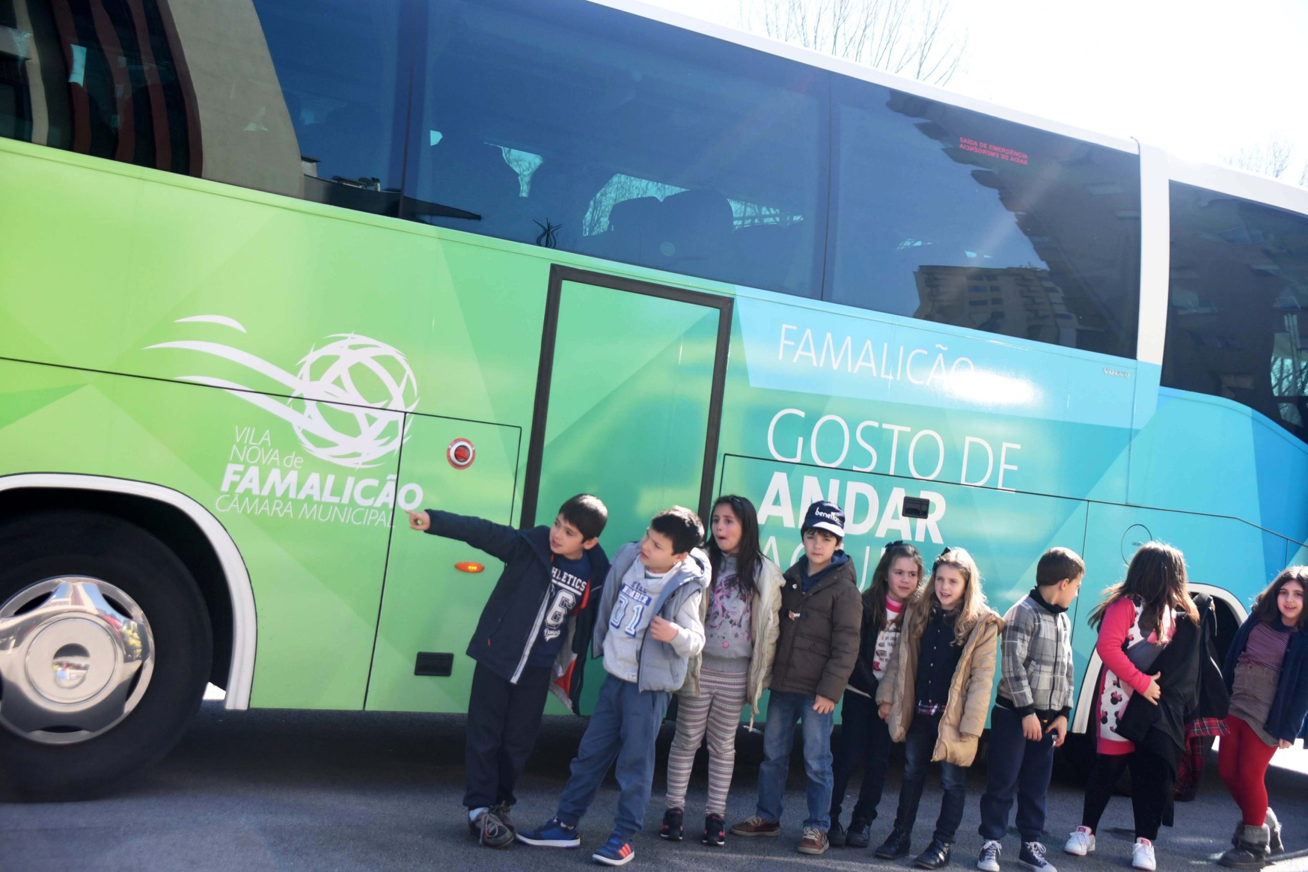 Famalicão cria nova linha de transporte público para os alunos de 4 freguesias
