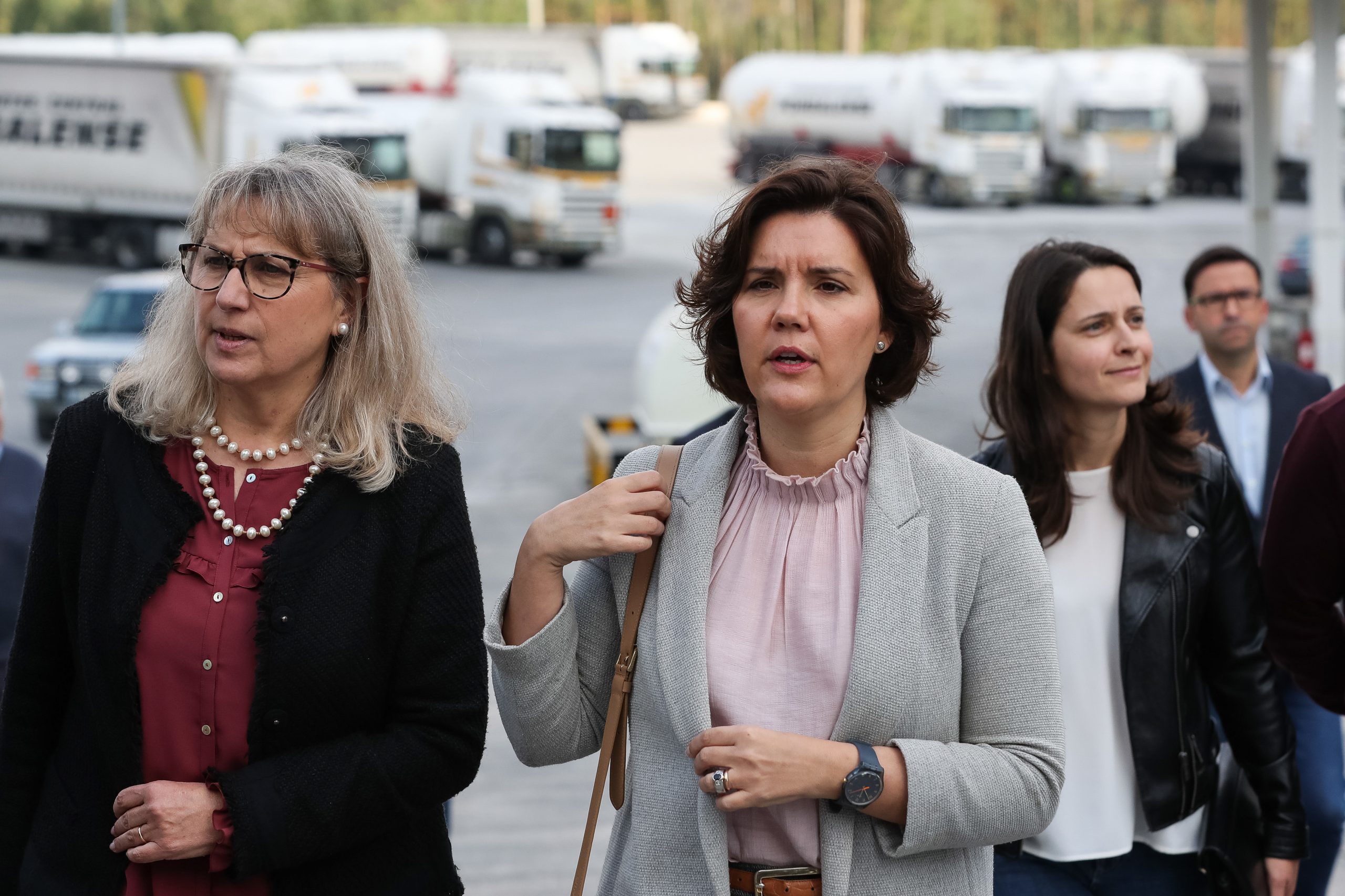 Cristas, preocupada com abrandamento económico, reivindica redução de impostos