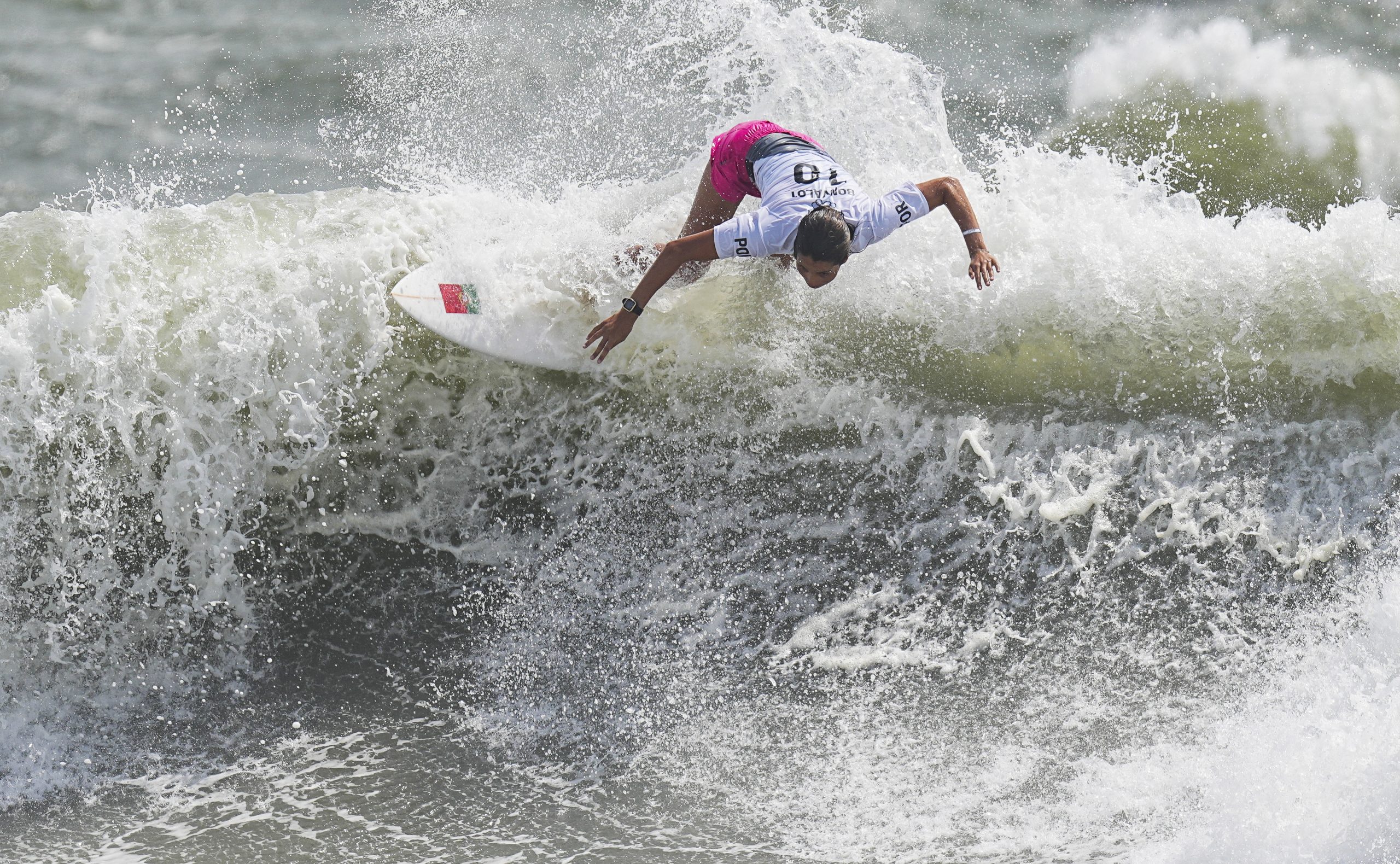 Surfista Teresa Bonvalot avança no Saquarema Pro, Francisca Veselko afastada