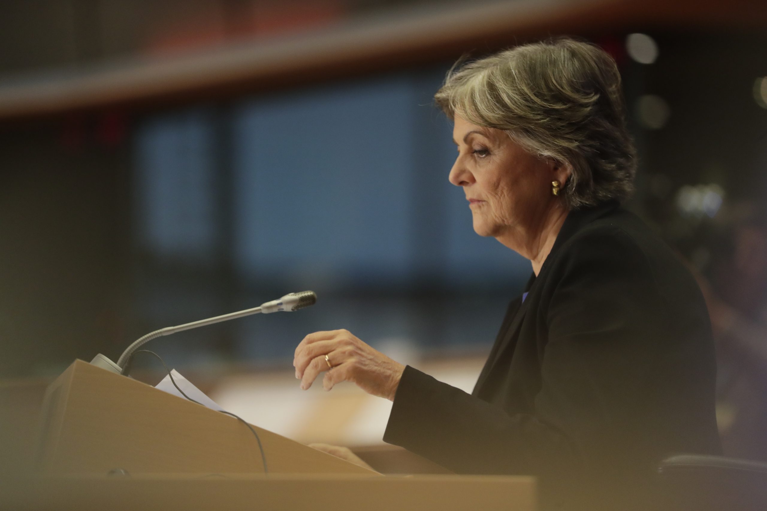 Conselho Europeu. Elisa Ferreira exibe gráficos que valem “mil horas de negociações”