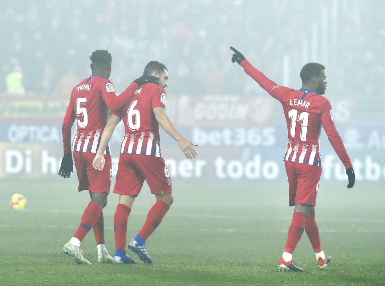 Atlético de Madrid vence 3-0 em Huesca e pressiona FC Barcelona
