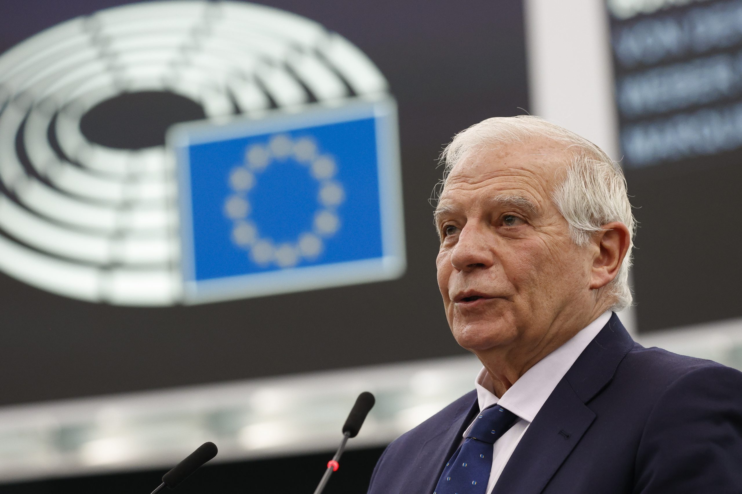 Borrell pede mais rapidez no envio de carros de combate à Ucrânia para que a guerra acabe até ao “verão”