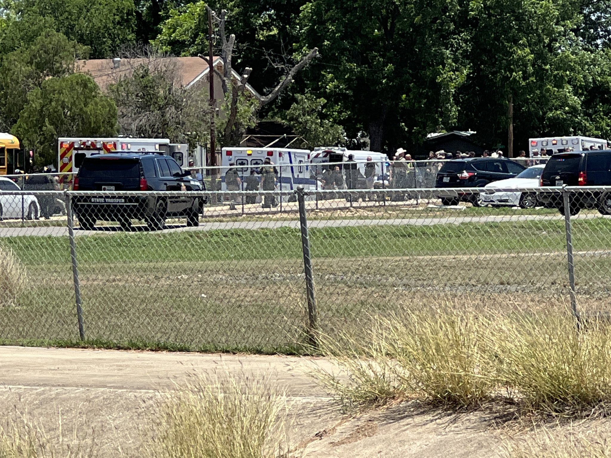 EUA: Pelo menos 16 mortos num tiroteio numa escola do Texas, atirador abatido