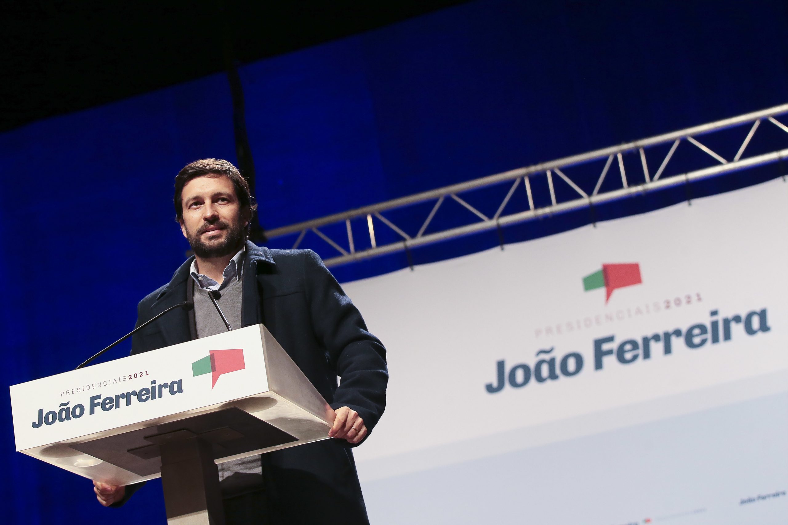 Presidenciais: Ameaças à democracia são como o “bicho” que “só entra na madeira podre”, diz João Ferreira