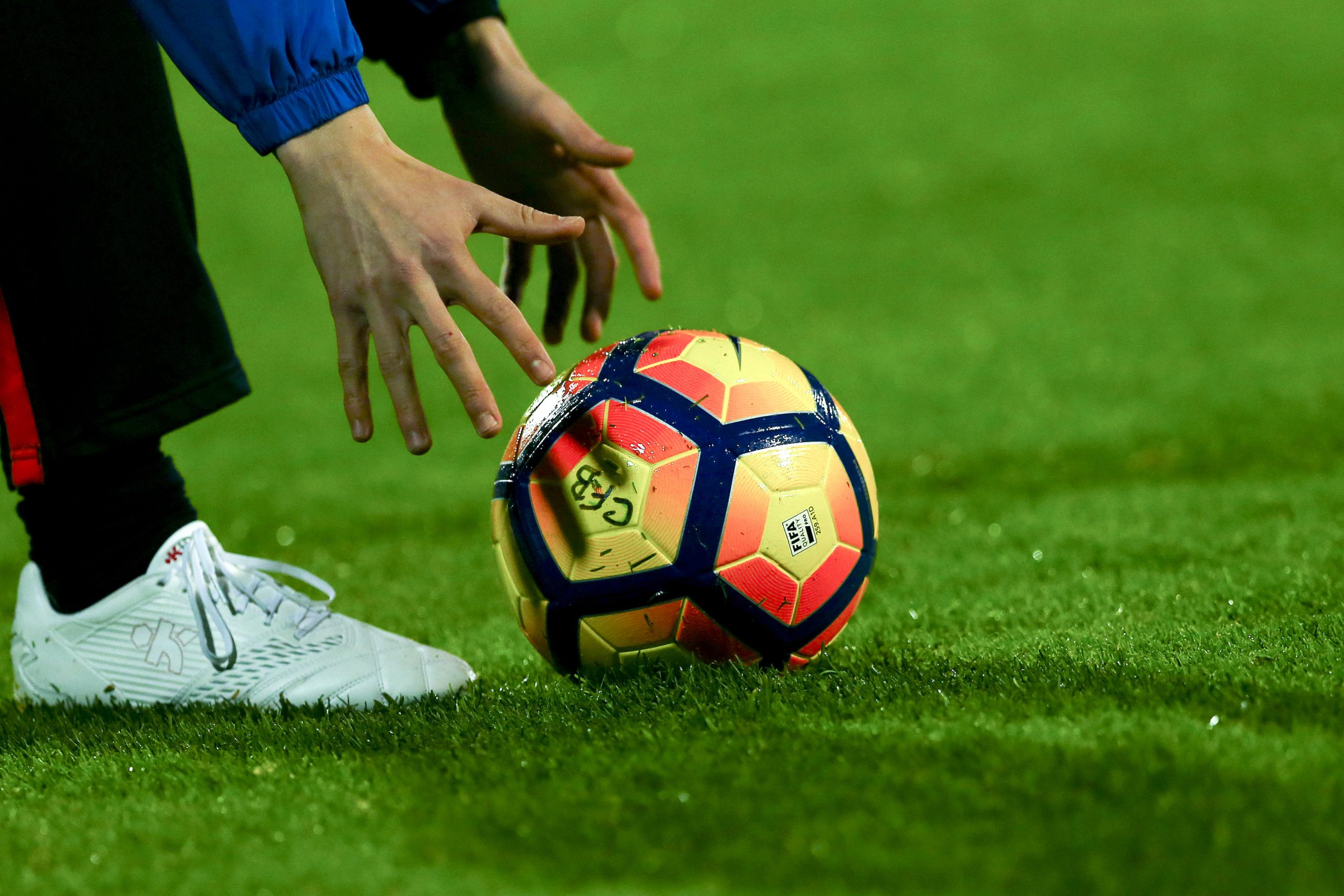 Lay-off dentro das quatro linhas. Como funciona, quem pode aderir, que clubes de futebol já fizeram esta opção?