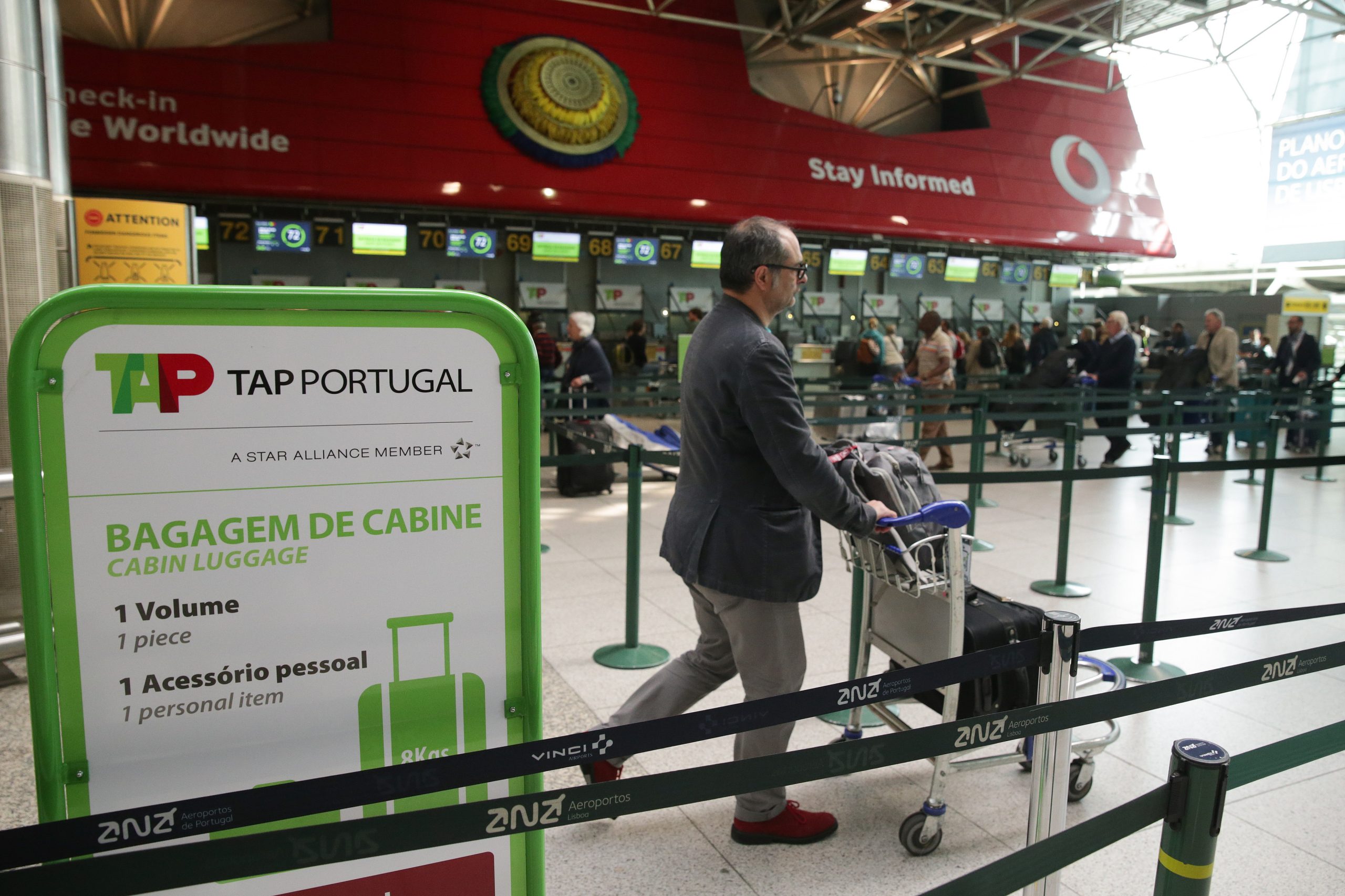 Greve dos vigilantes privados nos aeroportos causa filas mas sem impacto nos voos
