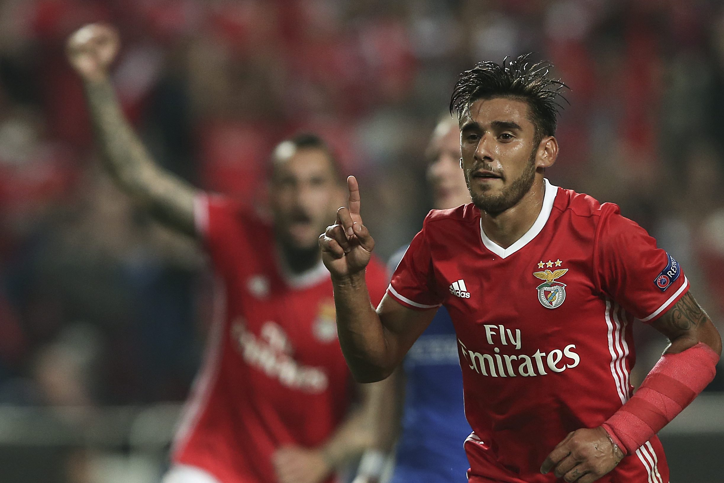 Benfica visita Dragão com Sporting sem licença para perder pontos