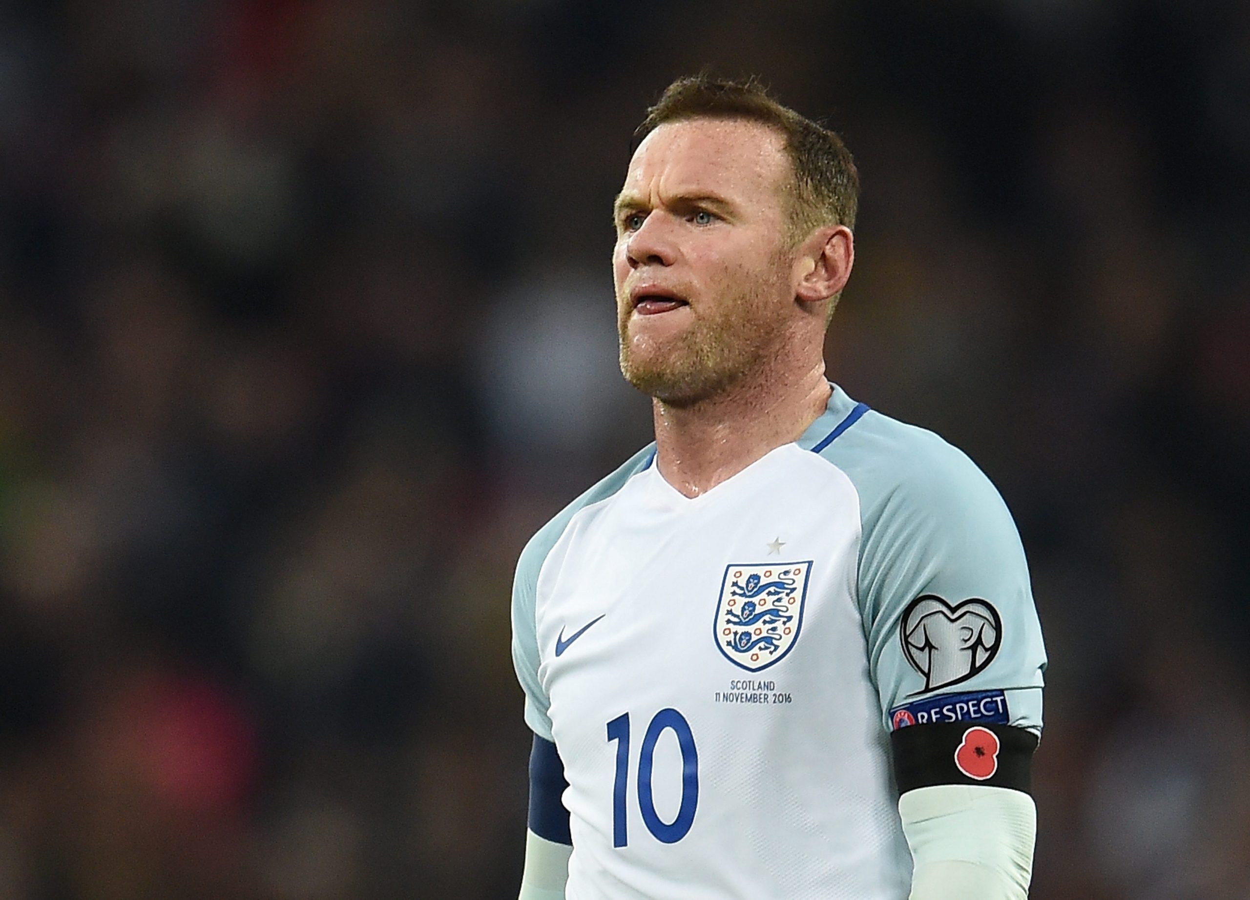 Man United goleia Reading e Rooney iguala recorde de Bobby Charlton