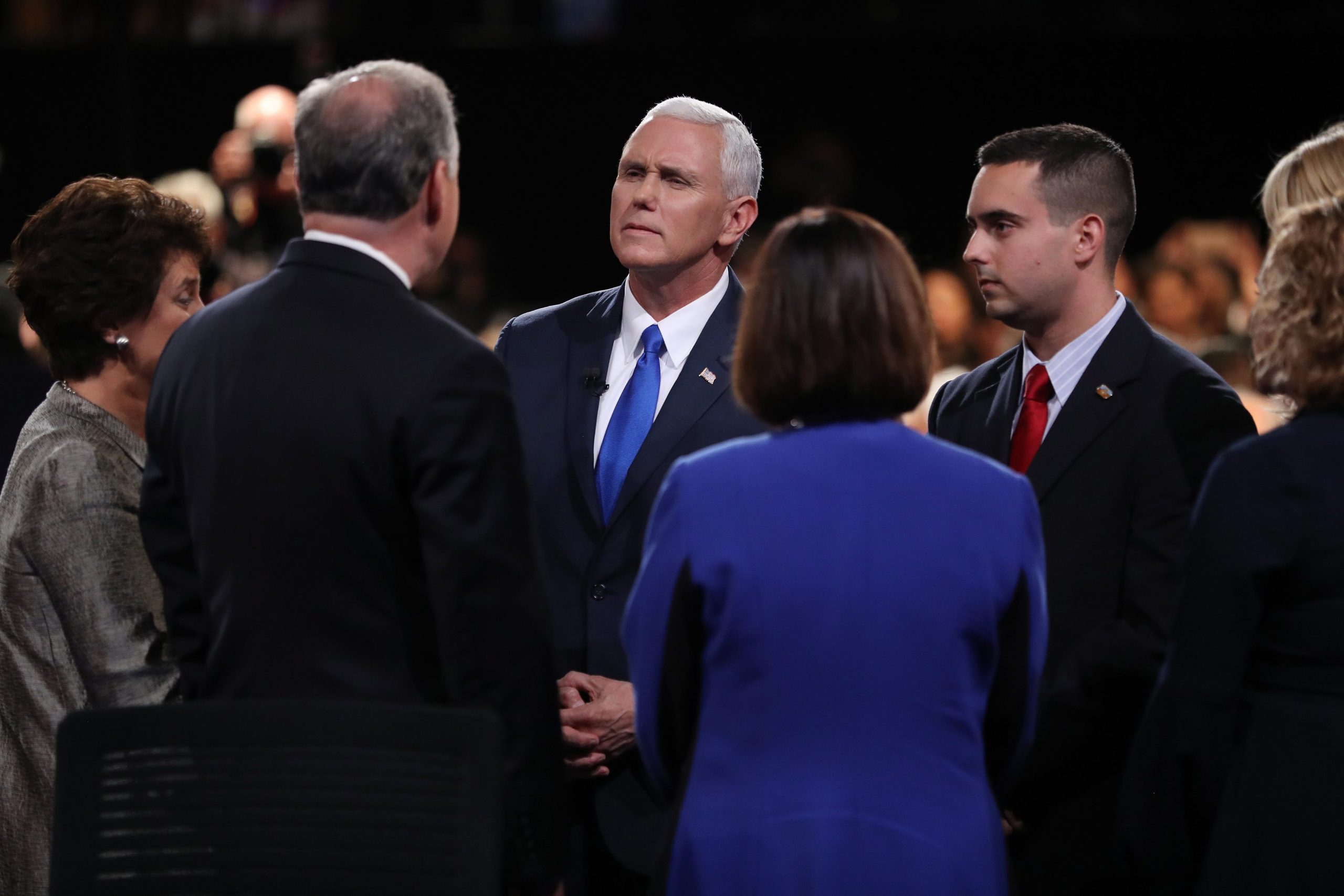 EUA: Mike Pence, candidato republicano a vice-presidente, acusa Rússia de ataque e demarca-se de Trump
