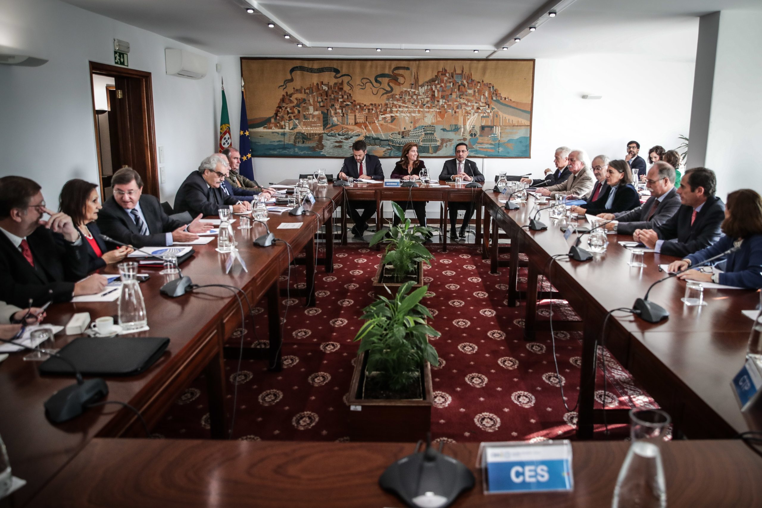 Patrões levam umas prioridades, sindicatos outras: Acordo de rendimentos e competitividade começa hoje a ser discutido na Concertação Social