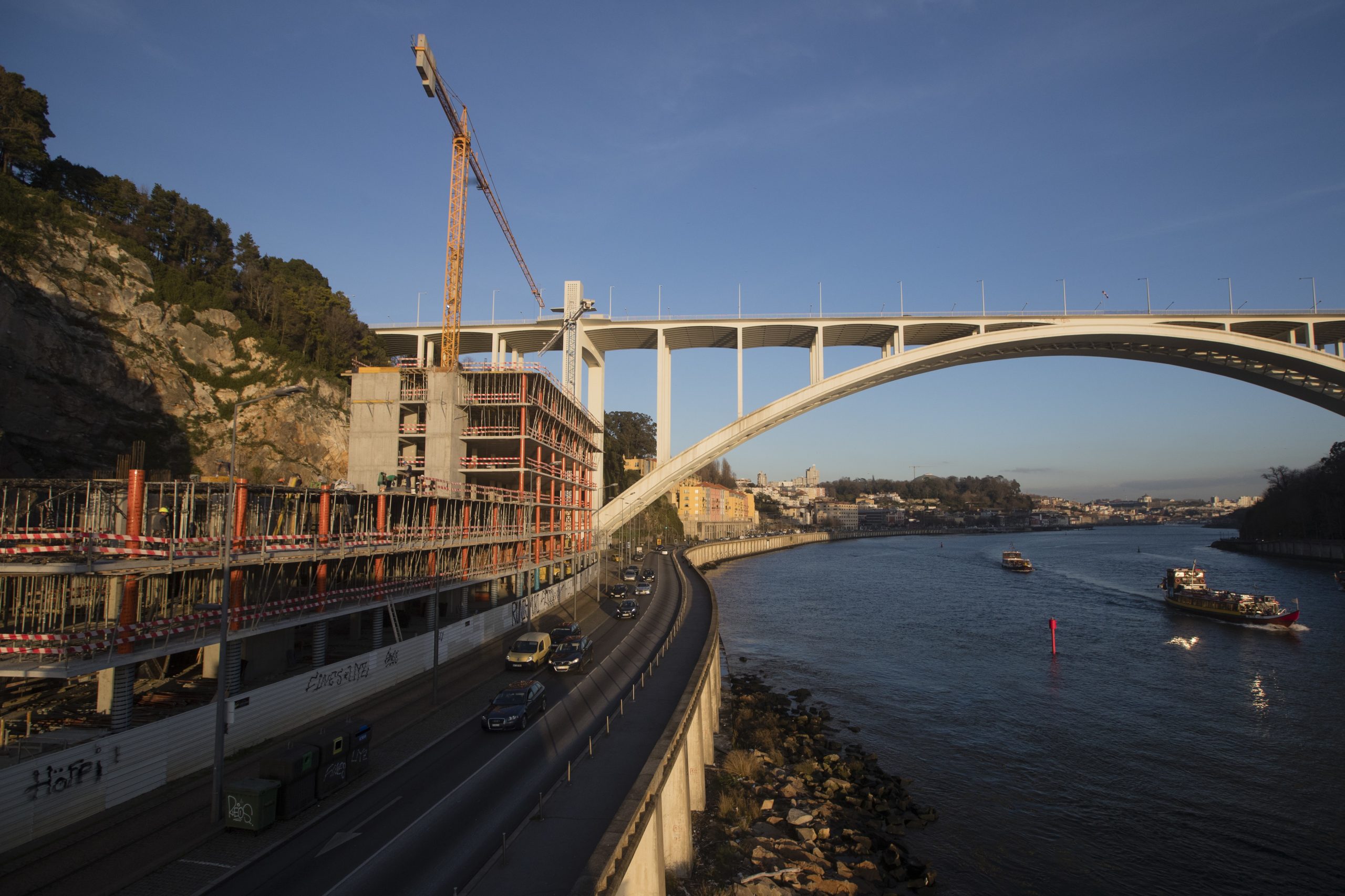 APDL diz que não emitiu nenhum parecer sobre obra embargada na Arrábida no Porto