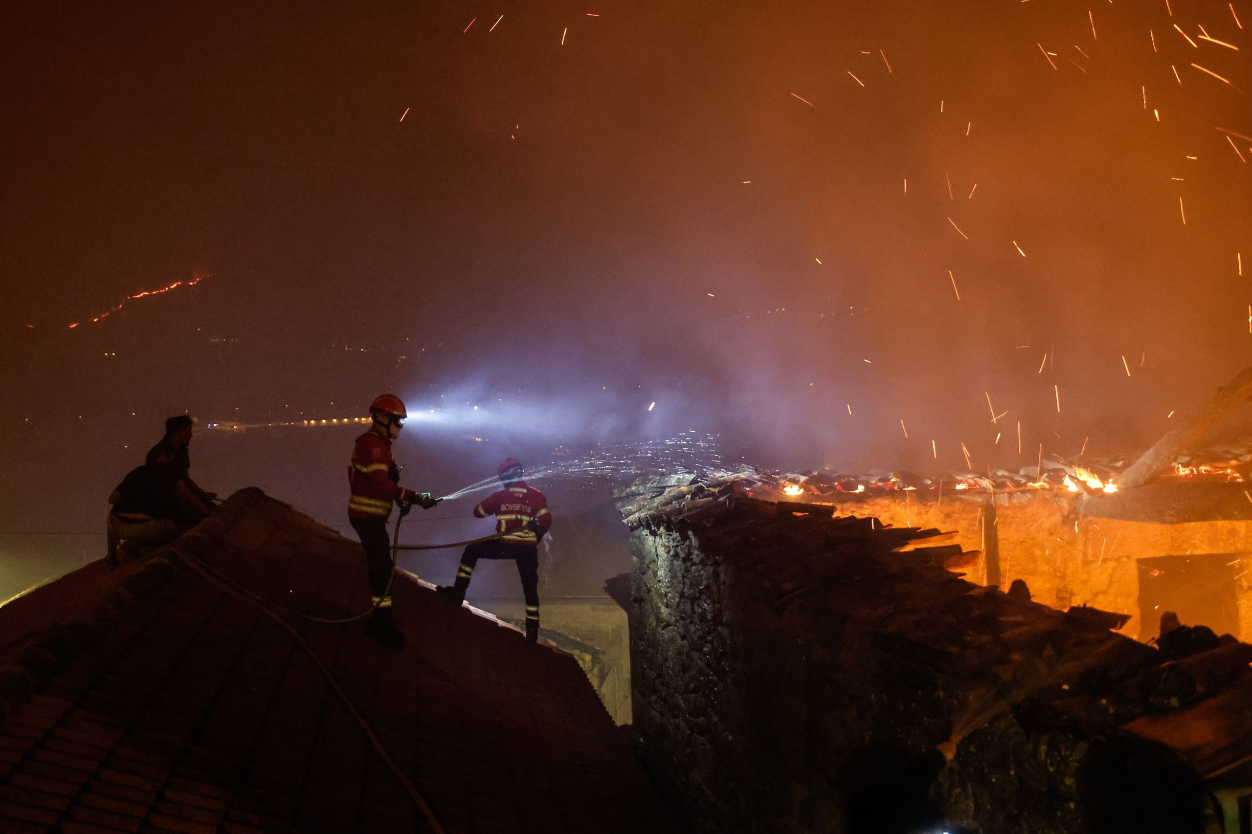 Incêndios: Falta de meios e vento forte preocupam em Vila Pouca de Aguiar