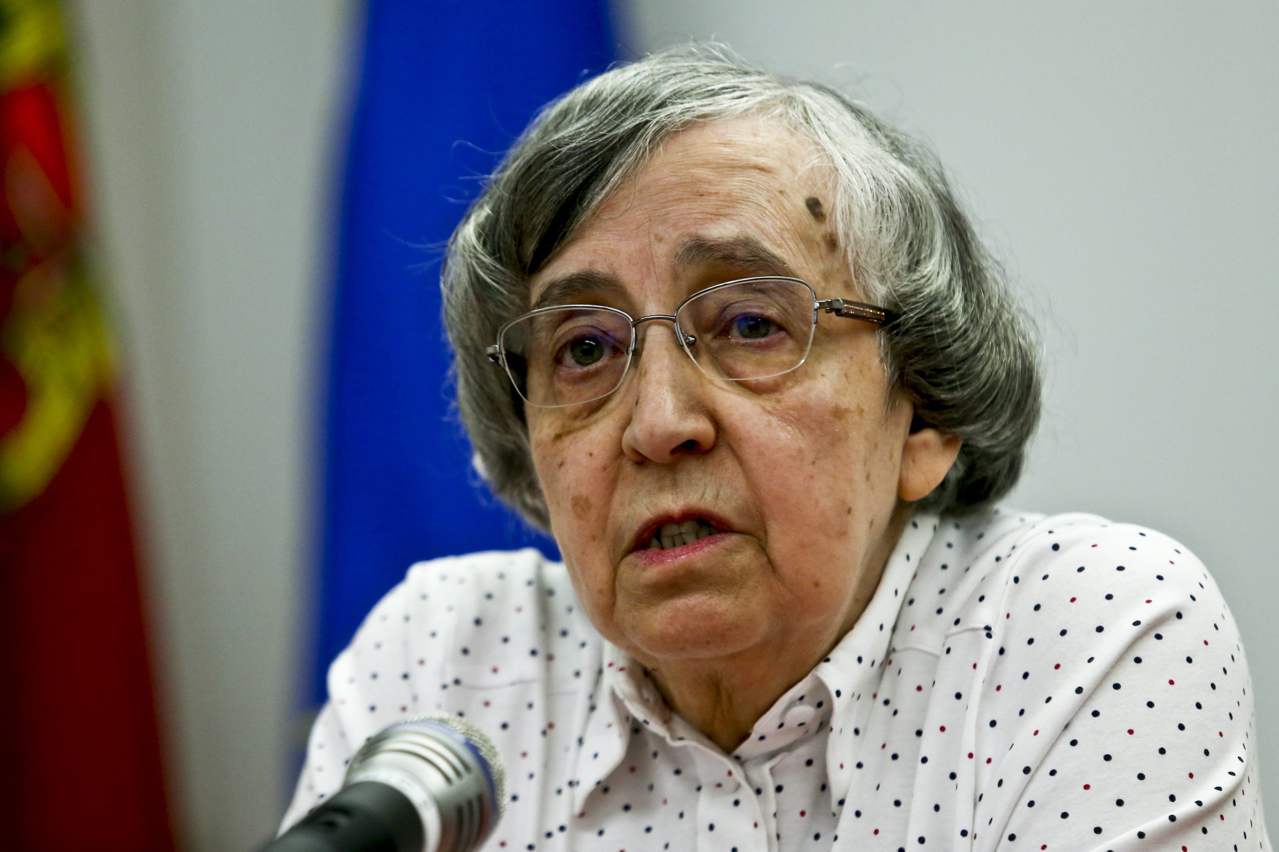 Política de impostos do Governo tira confiança aos investidores, diz Teodora Cardoso