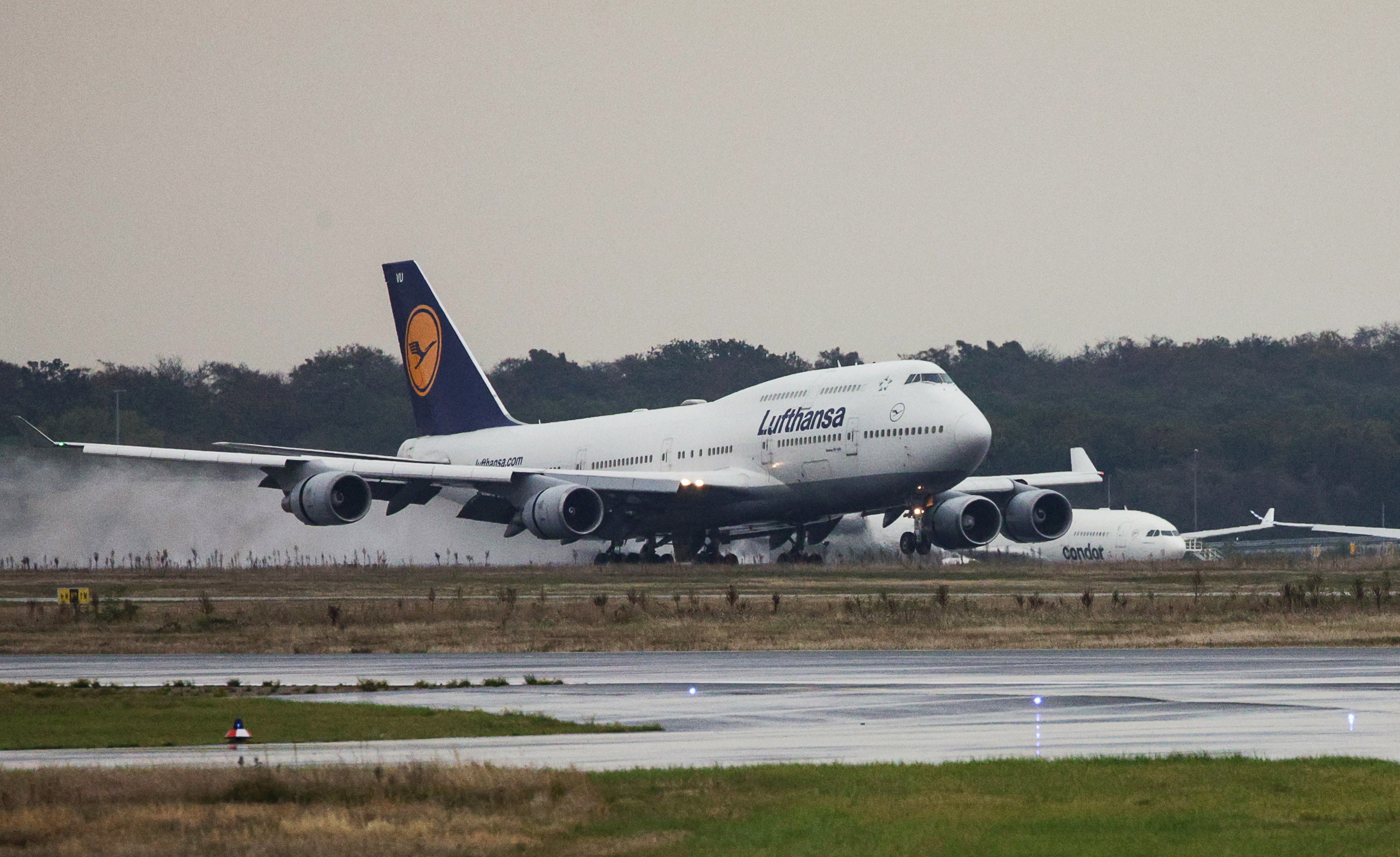 Lufthansa fatura 1.606 milhões de euros nos primeiros nove meses do ano