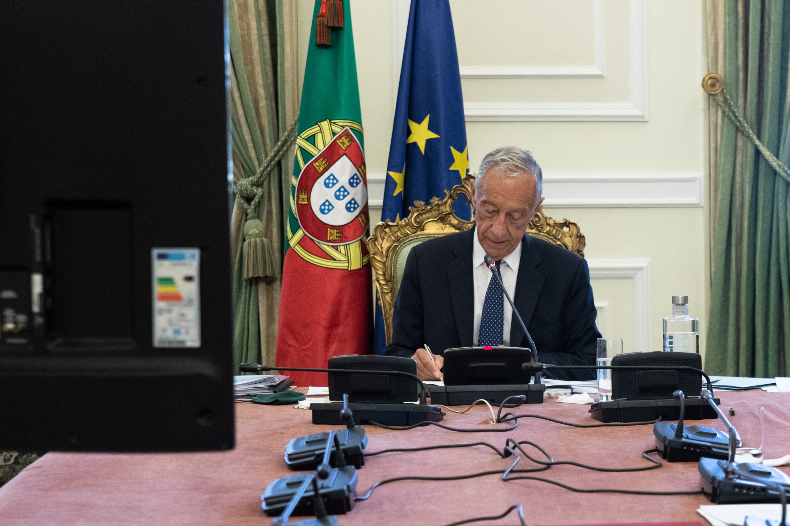 Marcelo ouve esta terça-feira os partidos sobre possível fim do estado de emergência