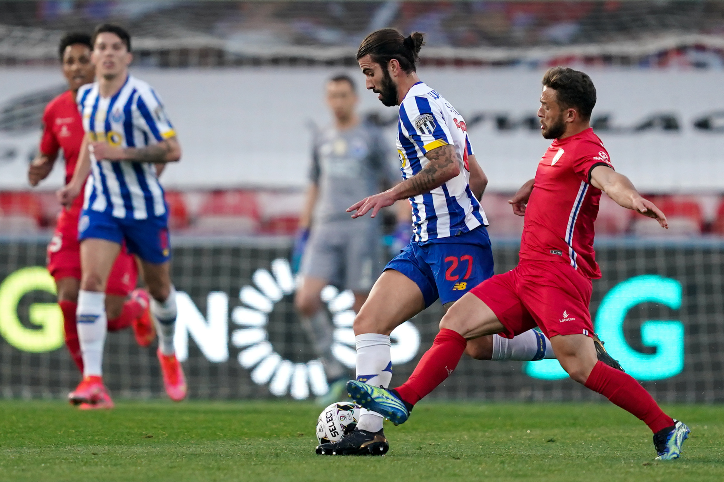 FC Porto regressa às vitórias com golos de Uribe e Sérgio Oliveira
