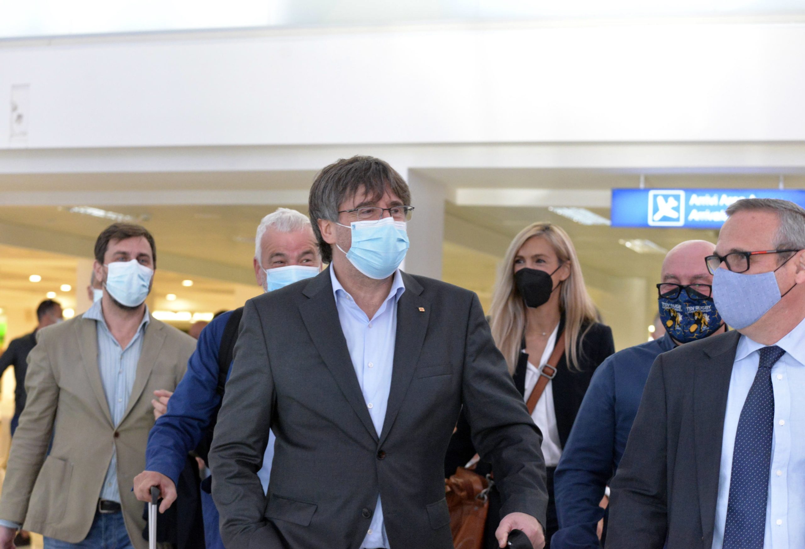 Líder independentista catalão Carles Puigdemont hoje em tribunal na Sardenha