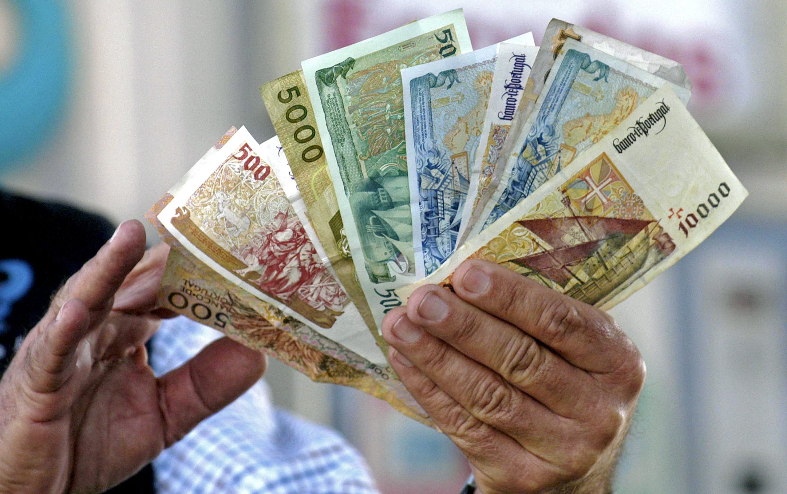 Termina hoje prazo para trocar notas de 500 escudos chapa 12