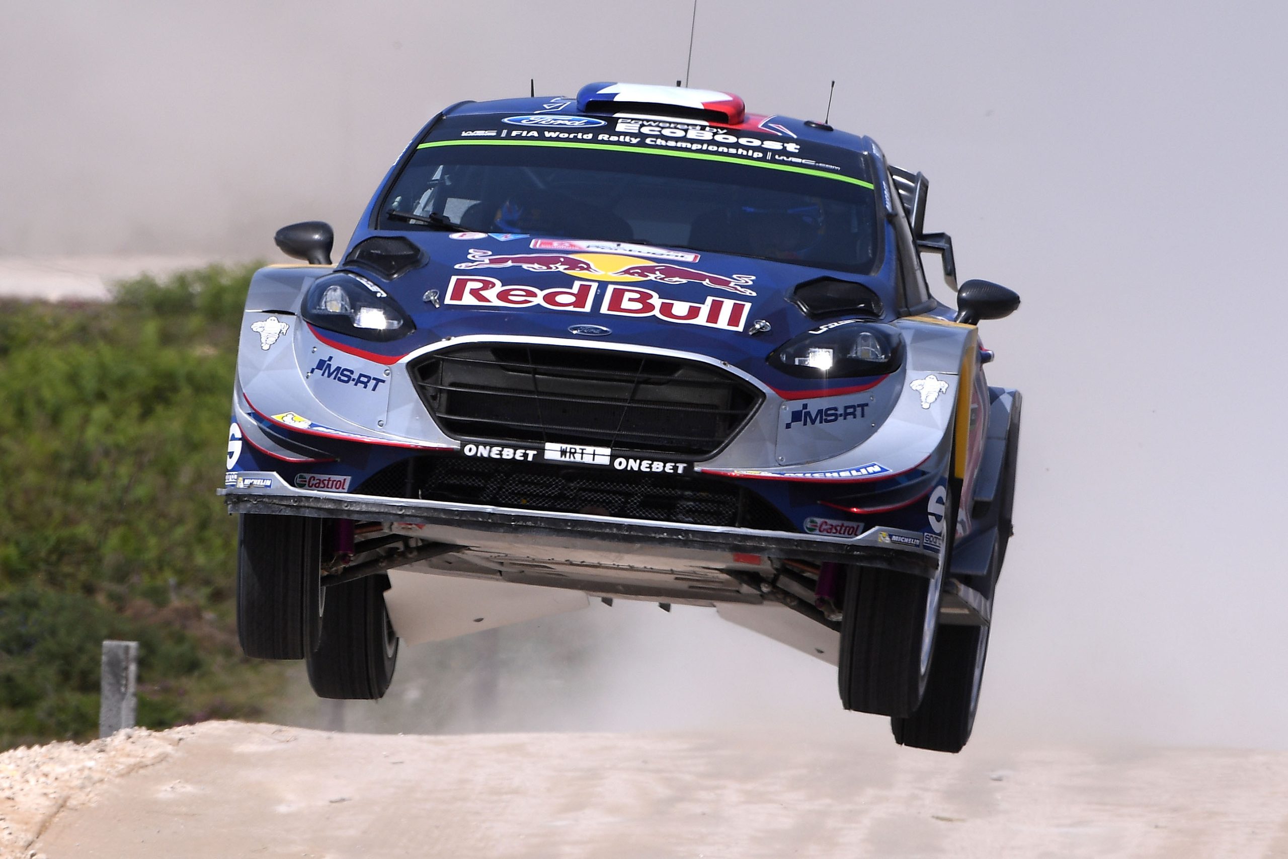WRC: Ogier fica mais próximo do ‘penta’ com vitória de Meeke na Catalunha