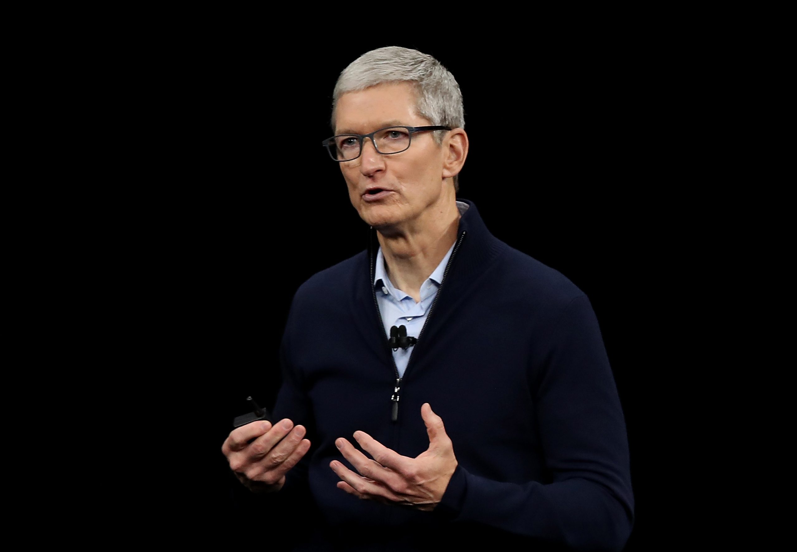Tim Cook ouviu dos acionistas — e pediu um corte de 40% no salário
