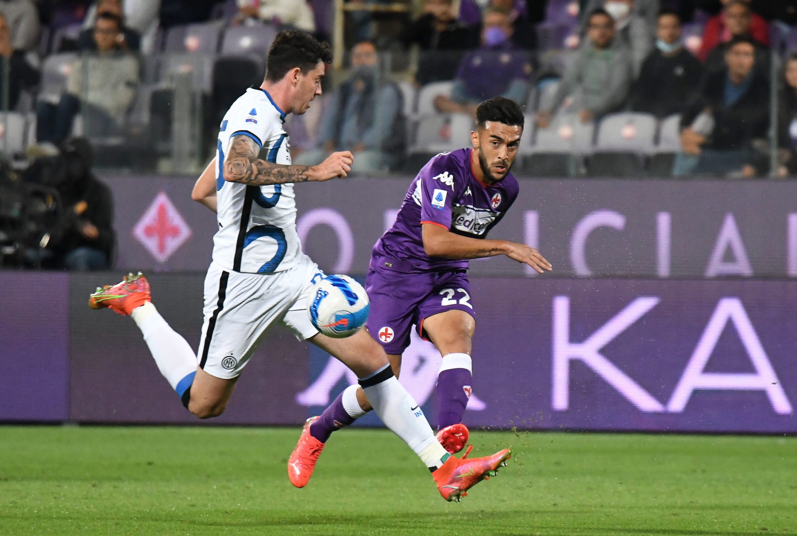 Inter de Milão vira marcador contra Fiorentina e lidera provisoriamente em Itália