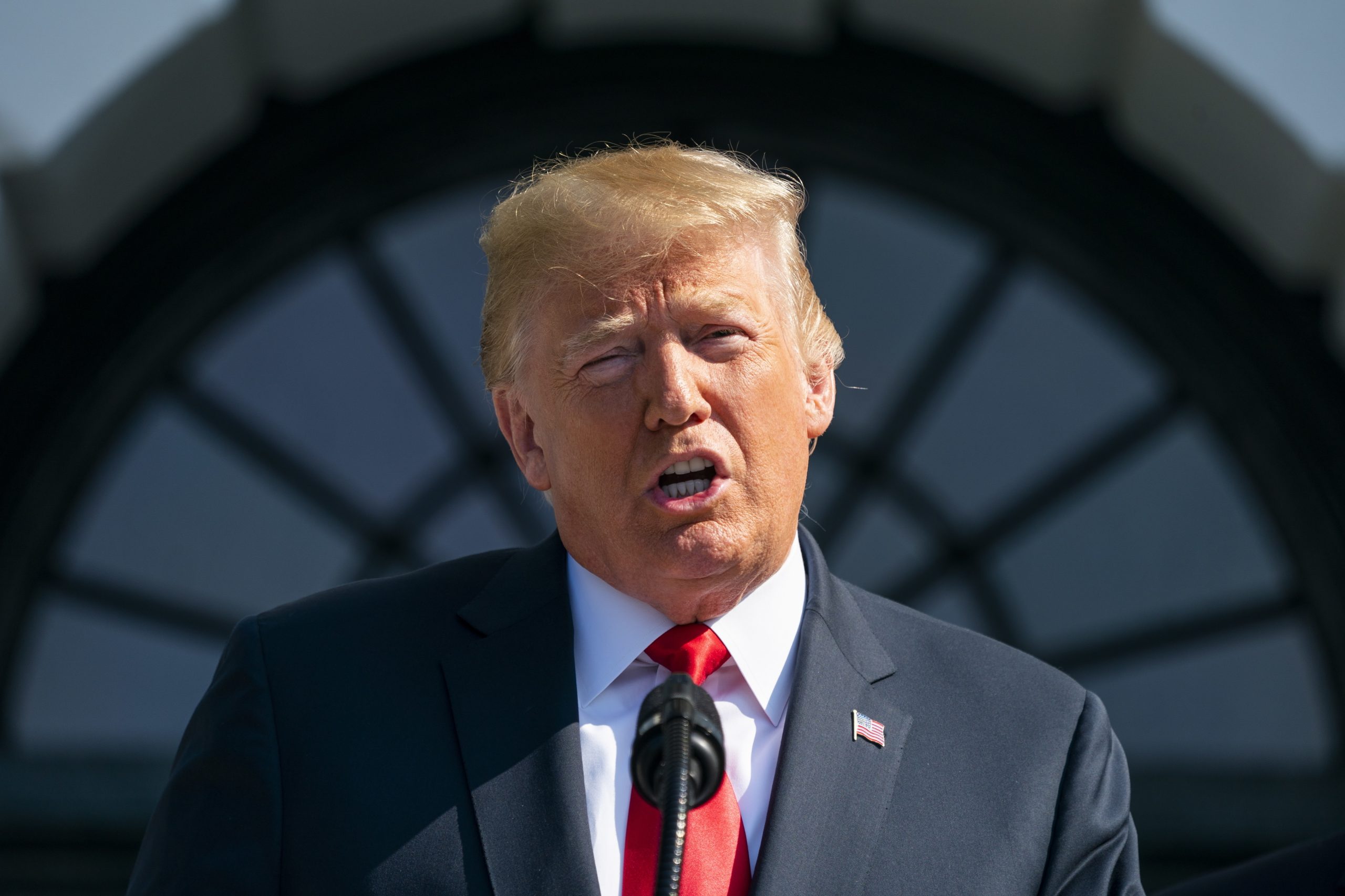 Trump elogia política migratória do governo italiano liderado por Giuseppe Conte