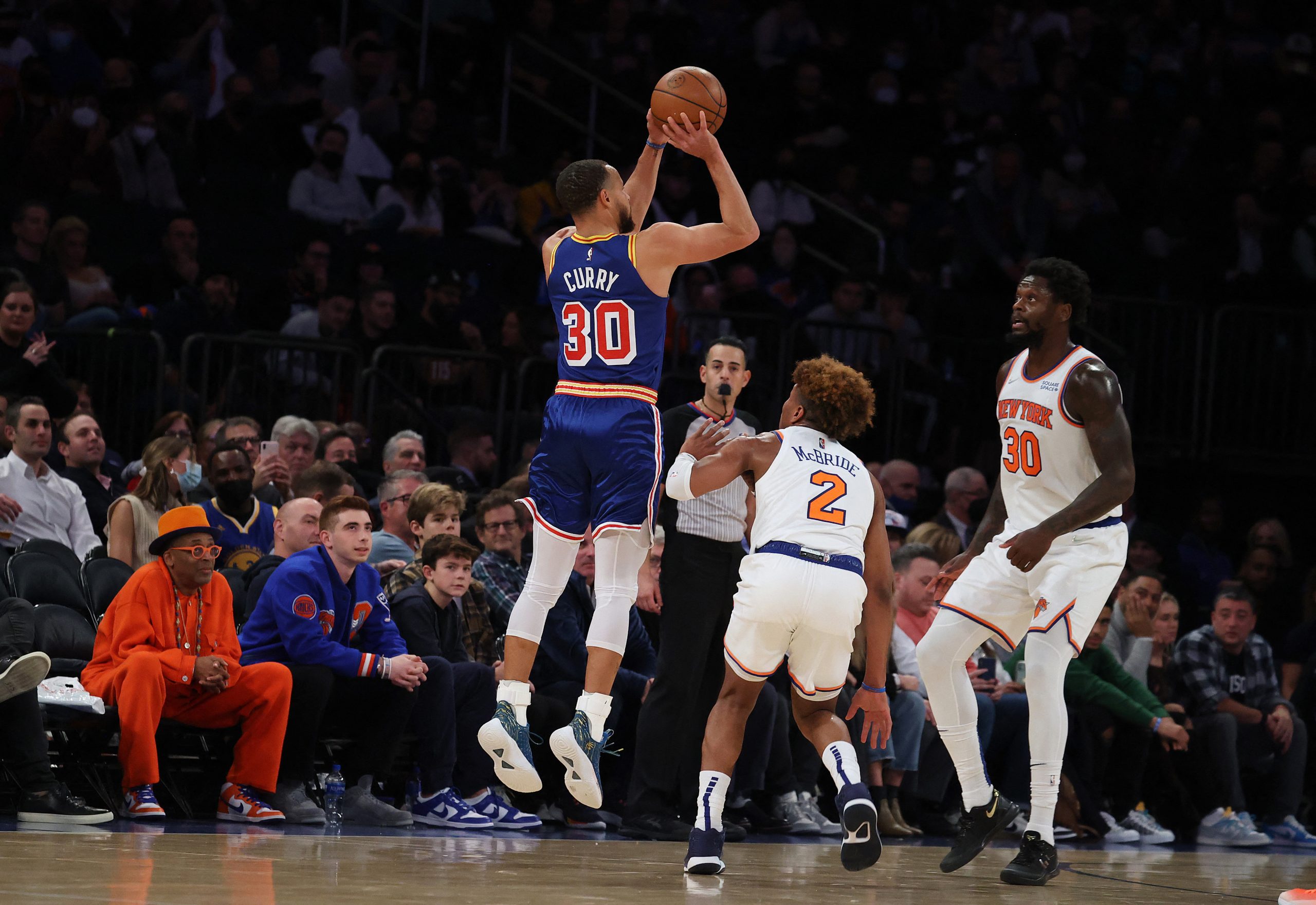 Histórico. Stephen Curry é oficialmente o rei dos triplos da NBA