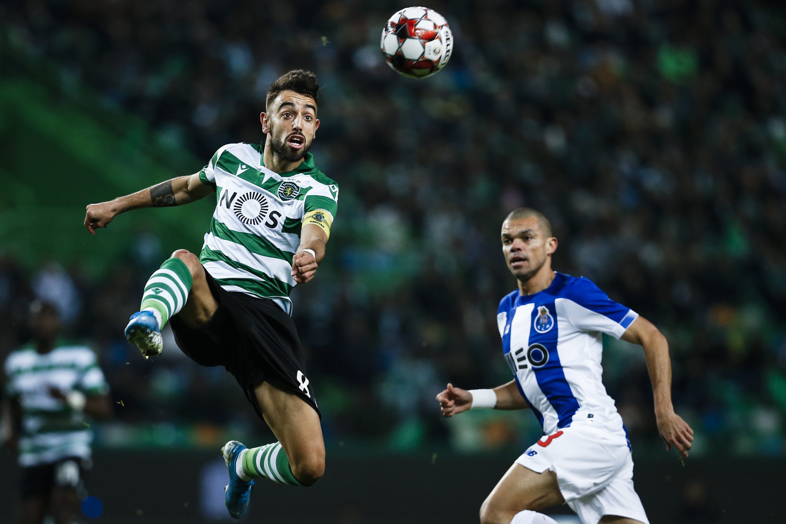 Pepe sofreu traumatismo na perna esquerda