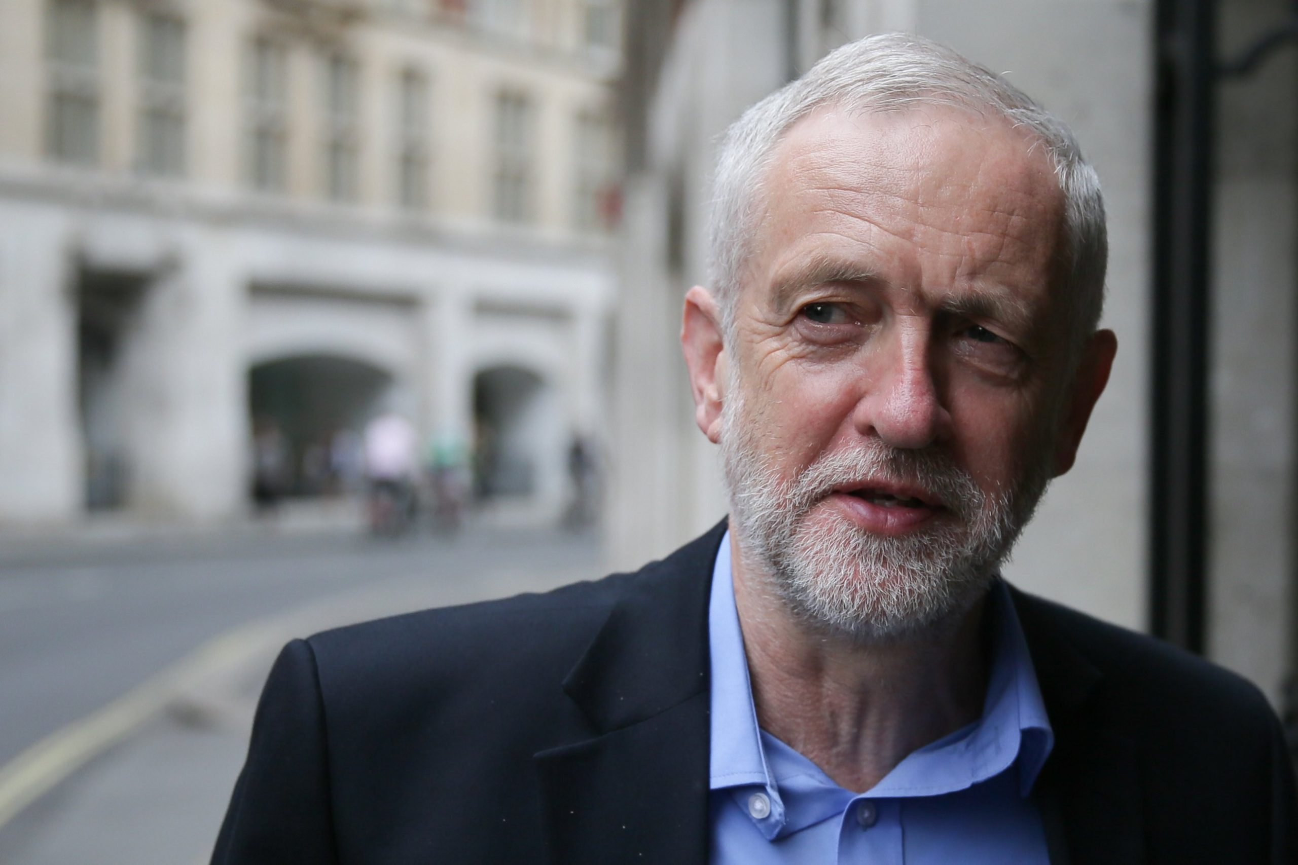 Jeremy Corbyn, o radical ao serviço de Sua Majestade