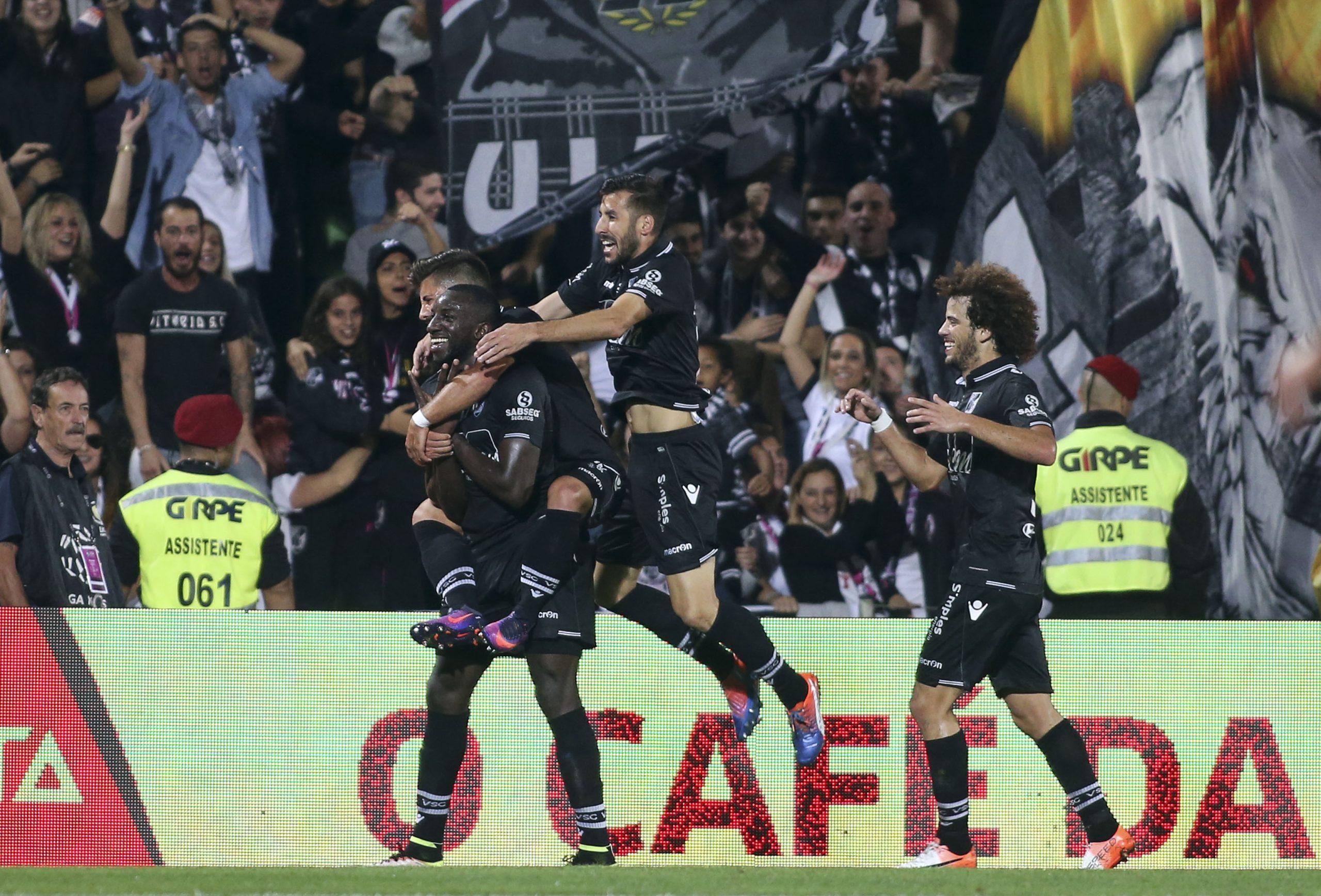 Vitória de Guimarães vence Nacional com reviravolta no marcador