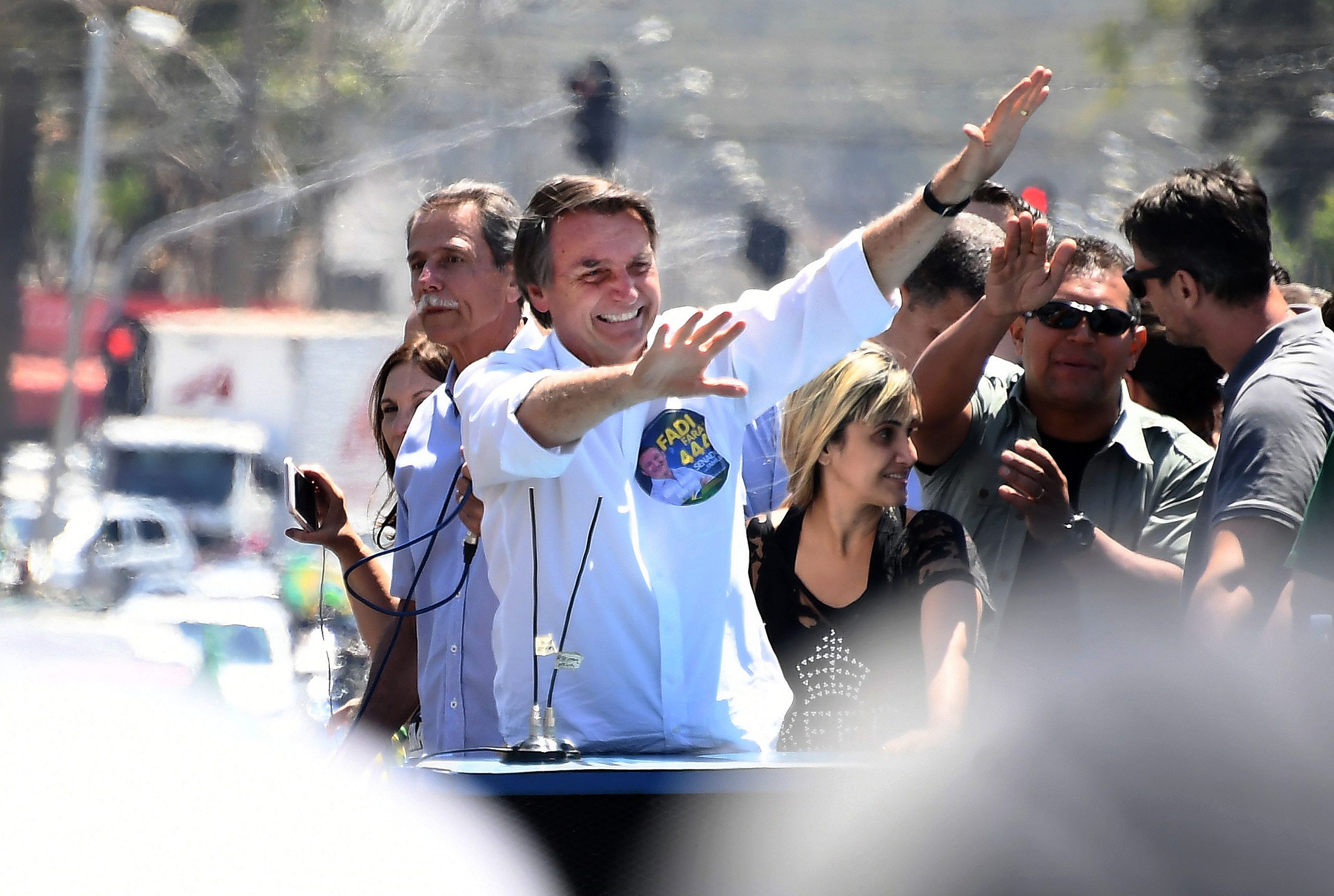 Eleições no Brasil. Bolsonaro chega aos 35% das intenções de voto na primeira volta