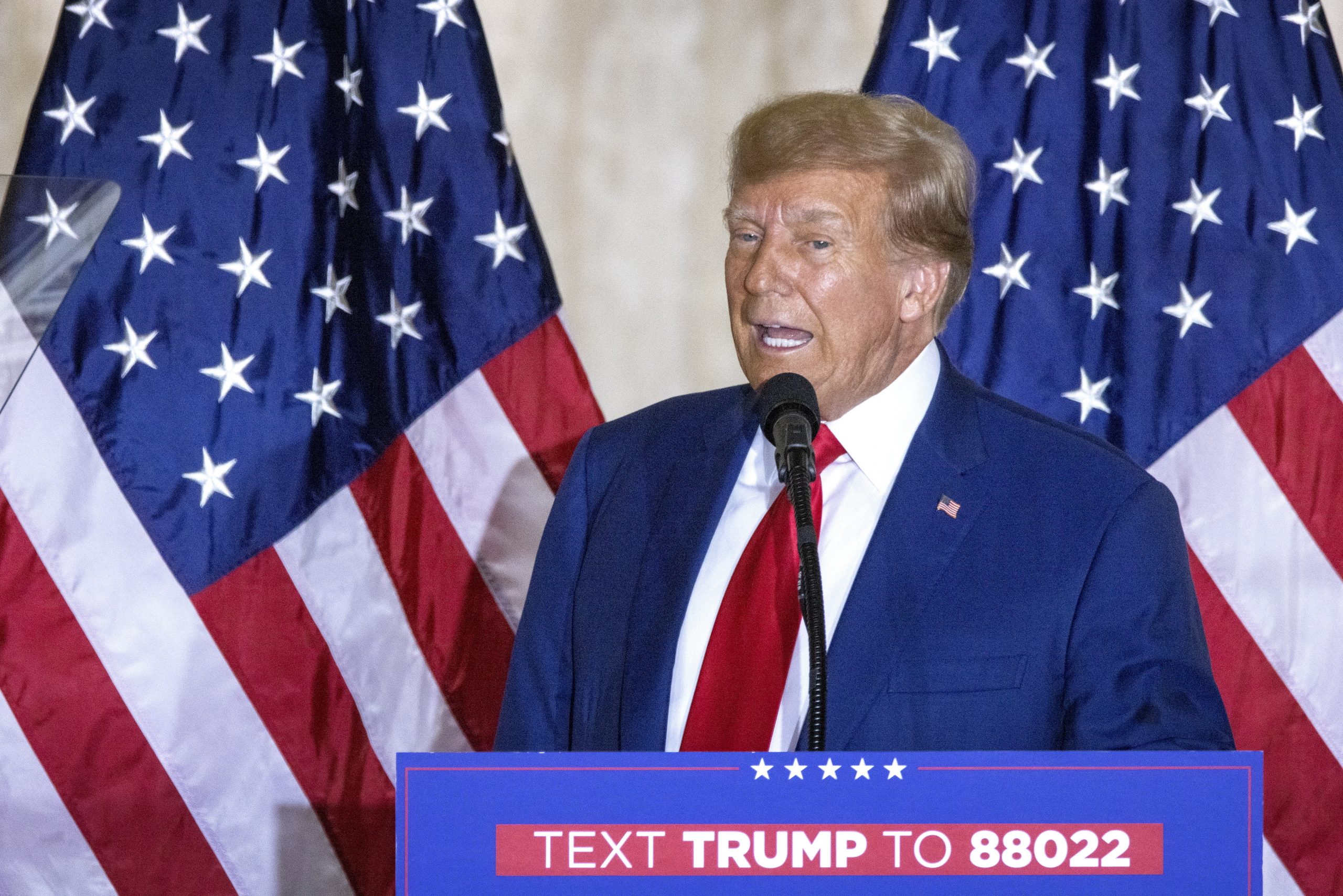 Livro de cartas de Donald Trump lidera top de vendas da Amazon