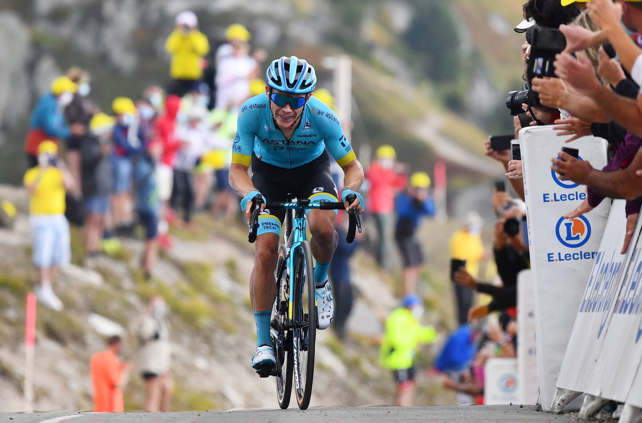 Volta a França: Miguel Ángel López vence e sobe a terceiro, Roglic distancia-se de Pogacar