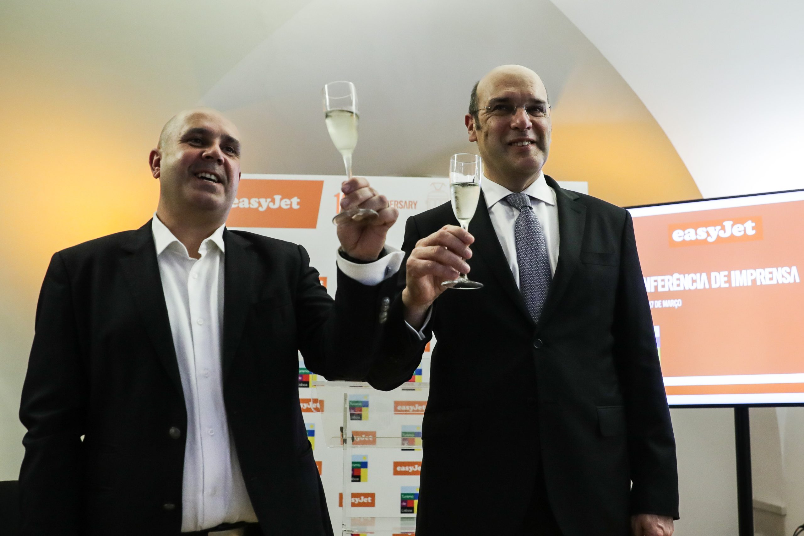 EasyJet descarta para já aumento dos preços das viagens