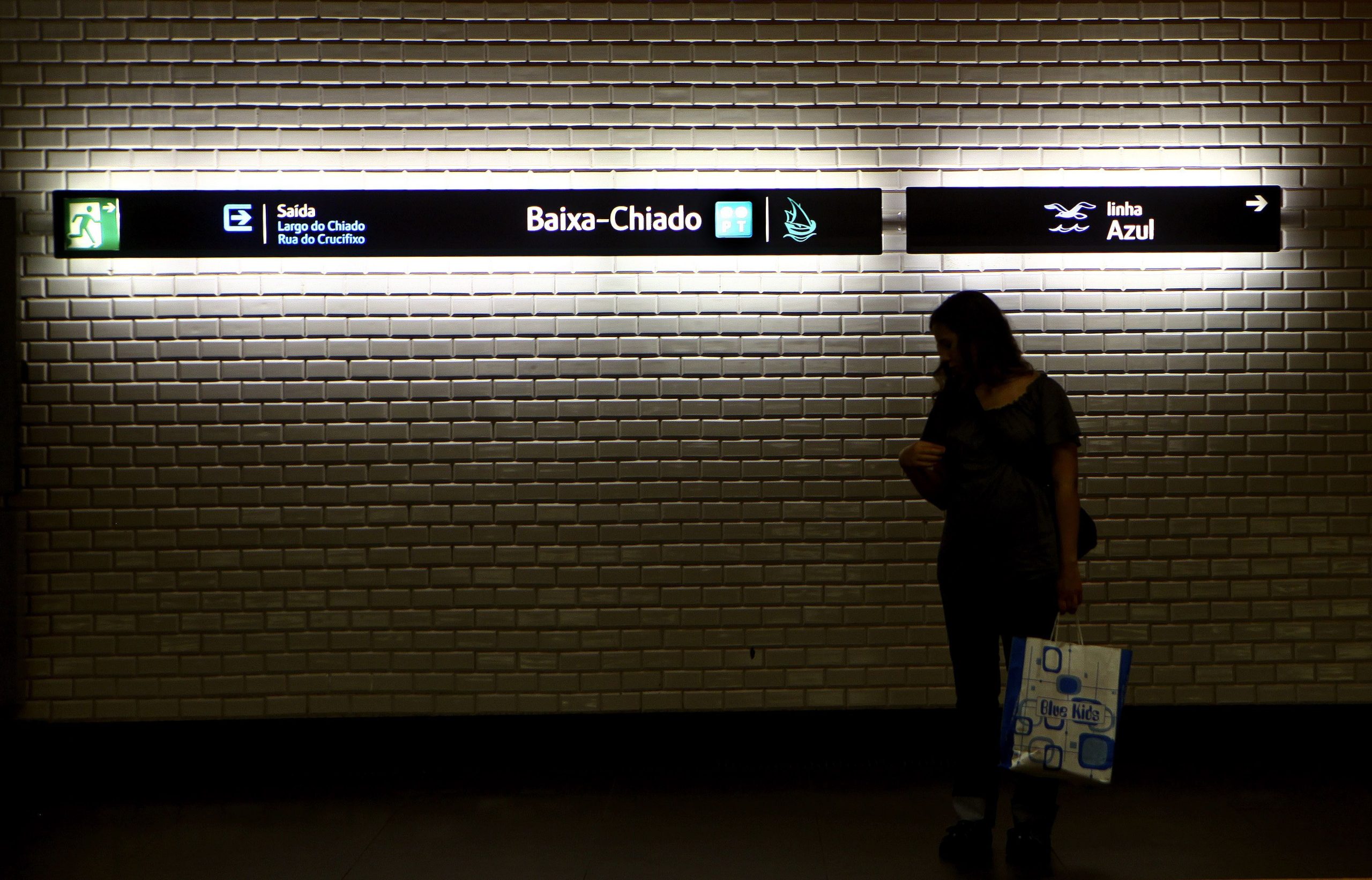 Metro de Lisboa moderniza escadas da estação Baixa-Chiado