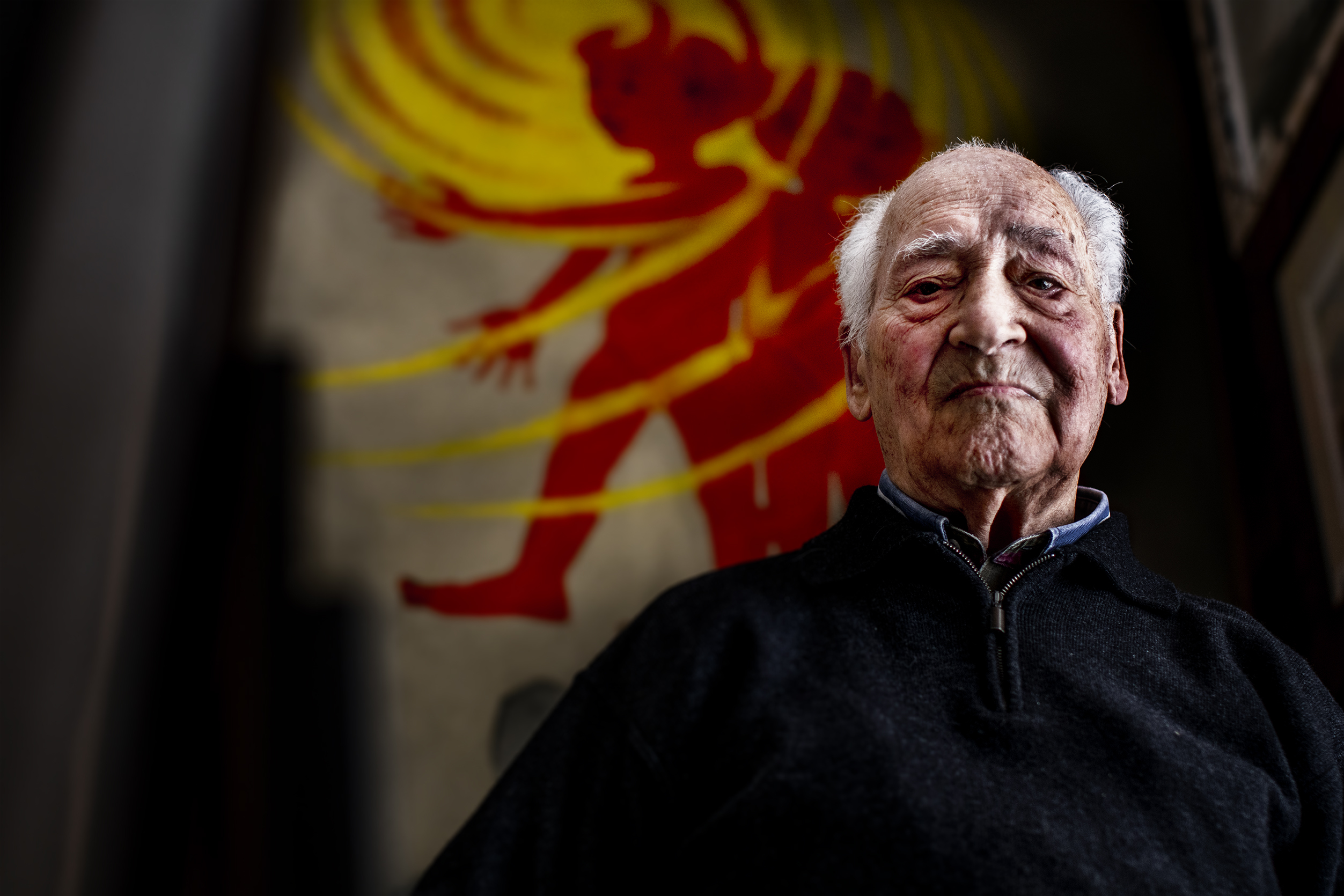 Tem 100 anos e continua todos os dias a abrir as portas da sua loja. “Fiz coisas que nenhum livreiro fez”