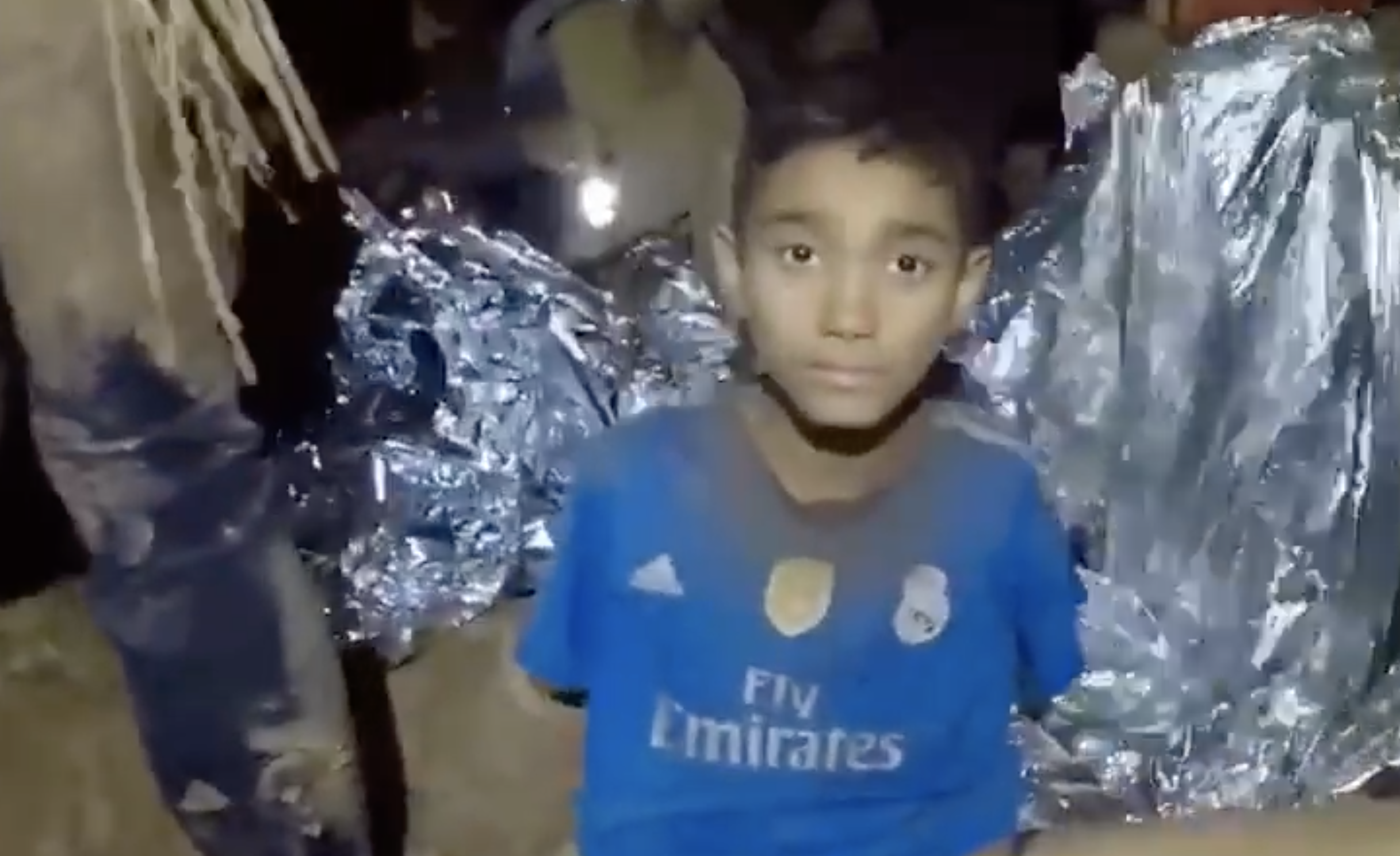 “Estou saudável”. Revelado novo vídeo dos jovens presos numa gruta na Tailândia