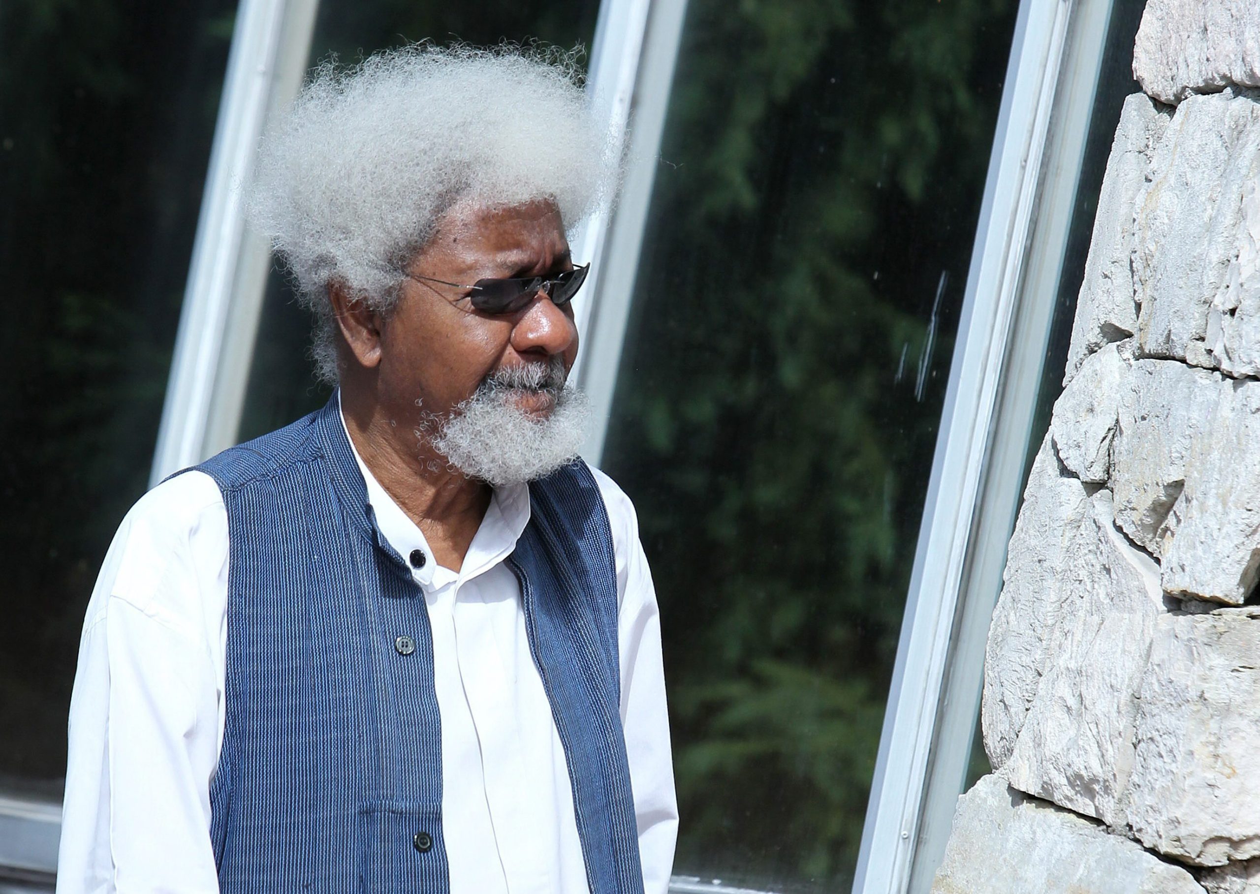 Trump foi eleito Presidente e Wole Soyinka, Nobel da Literatura, voltou para a Nigéria