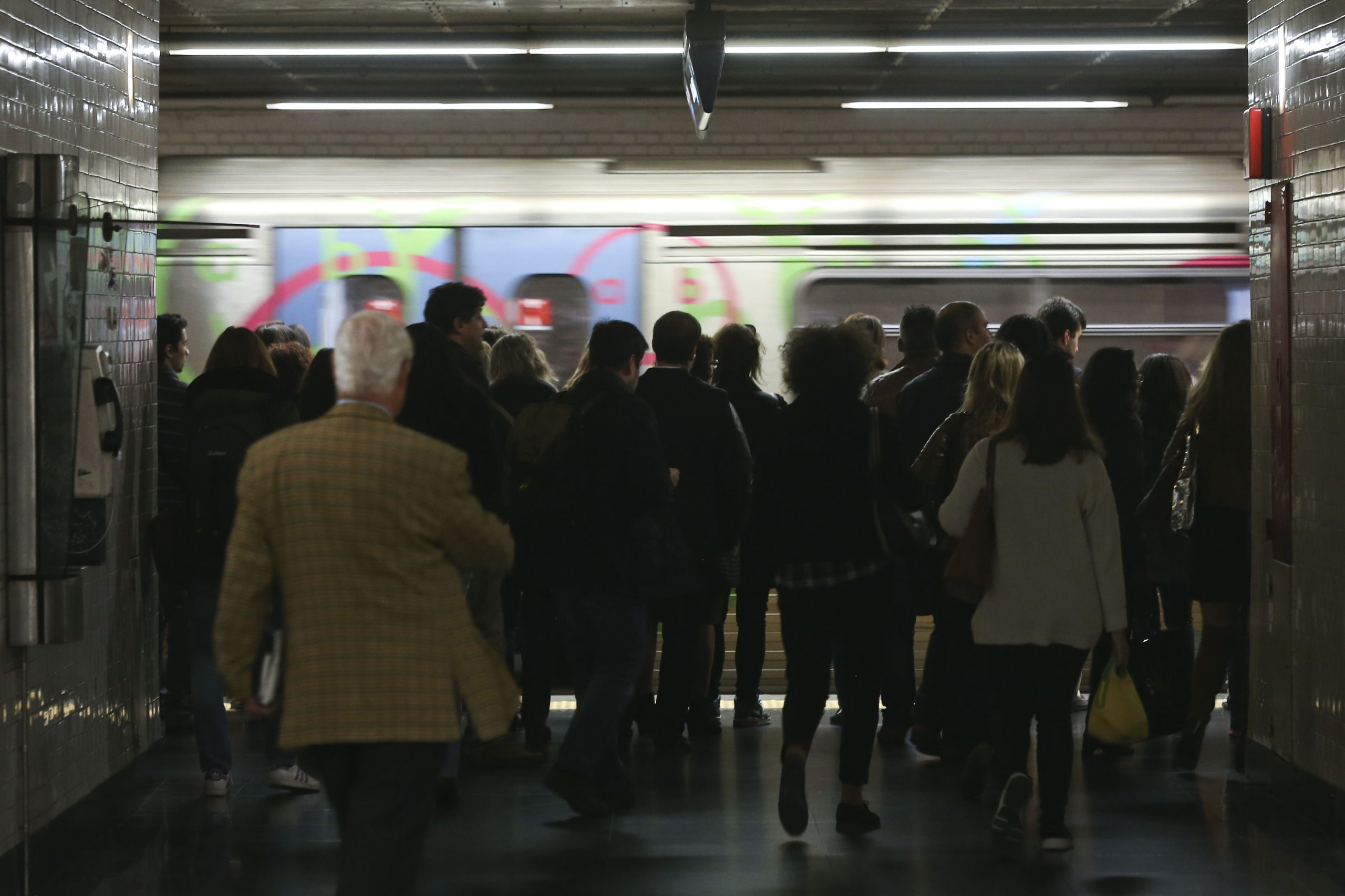 Lisboa: Metro com percursos alternados na linha azul. Confirme o destino antes de embarcar