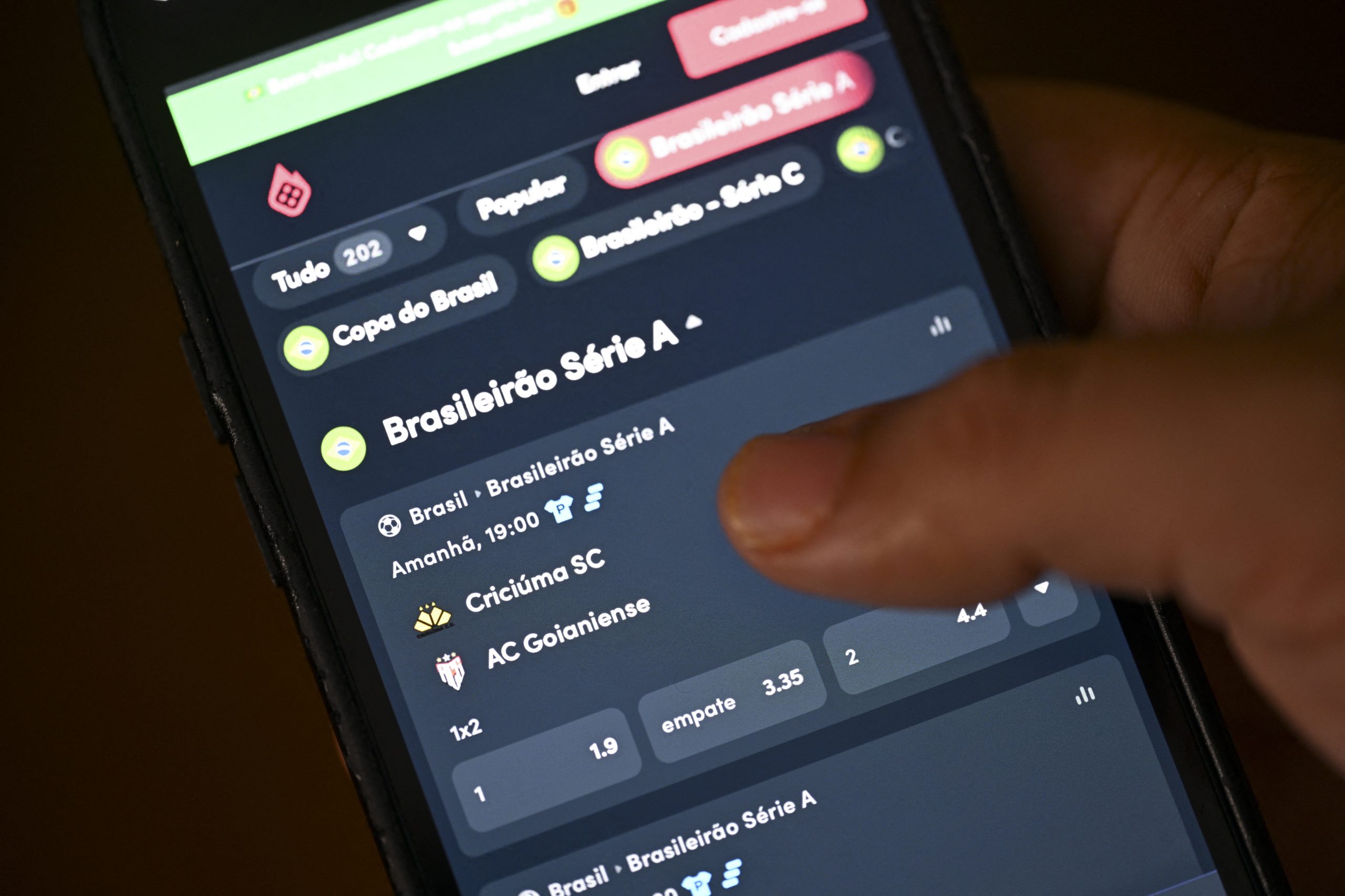 Começou como uma brincadeira, mas já perderam milhares de dólares