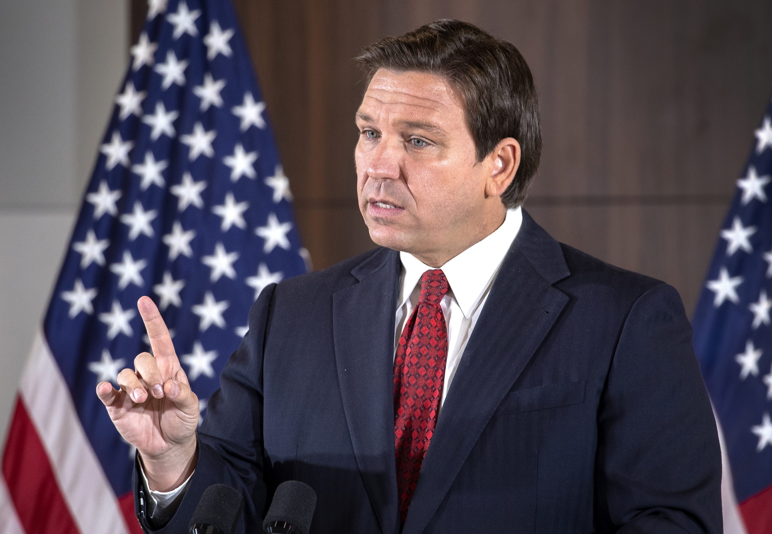 É possível conquistar a Casa Branca, contra Trump, a partir do Twitter? É o que Ron DeSantis vai descobrir