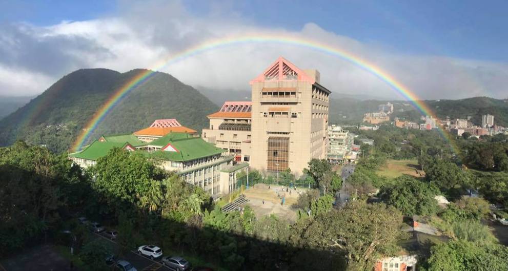 “Um presente do céu” em Taiwan. Arco-íris foi visível durante quase nove horas e pode entrar no Guinness